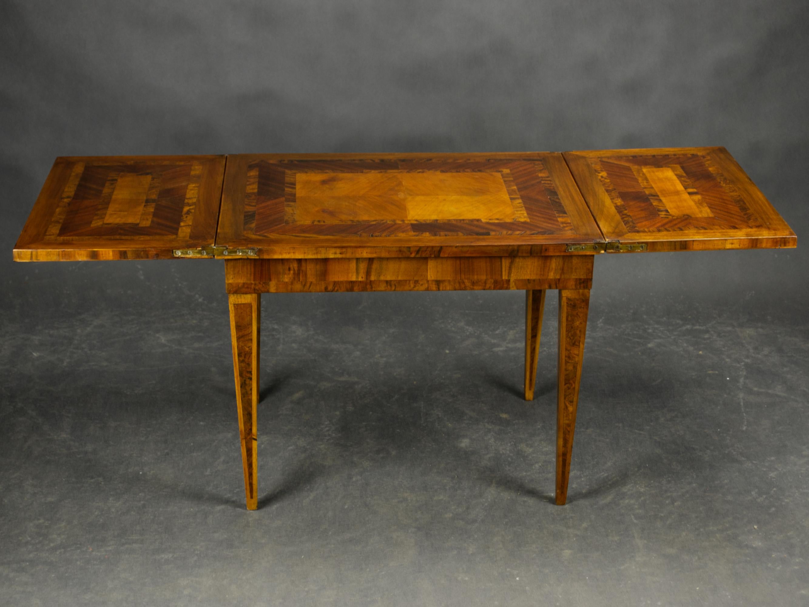 Mesa plegable de marquetería, S. XIX siglo XIX en venta