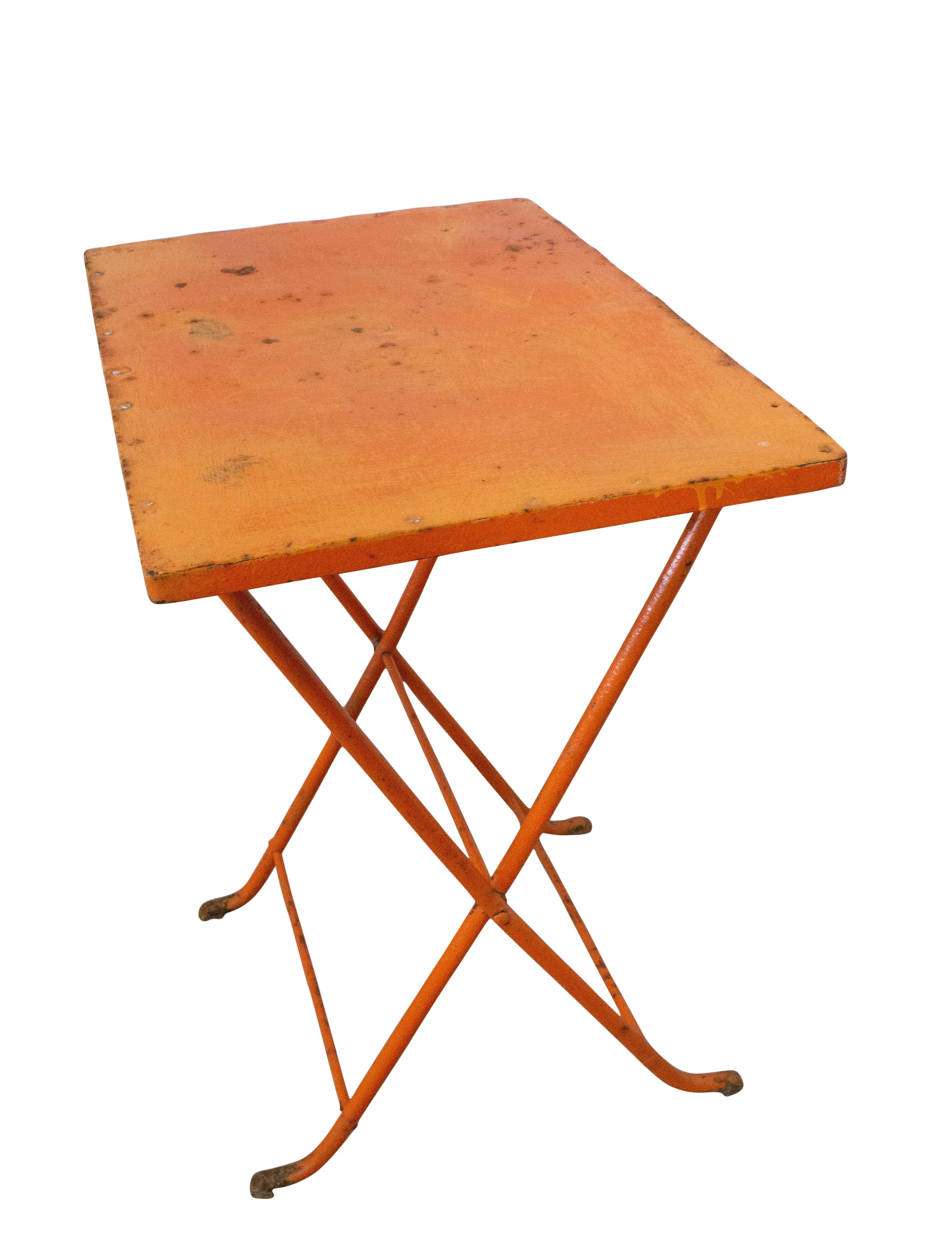 Folding table Metal midcentury circa 1960 side table for garden, patio or balcony
This can also be used as a side table in your interior
Folded measures depth 20 cm width 65 cm height 87 cm.
In good vintage condition with superb original