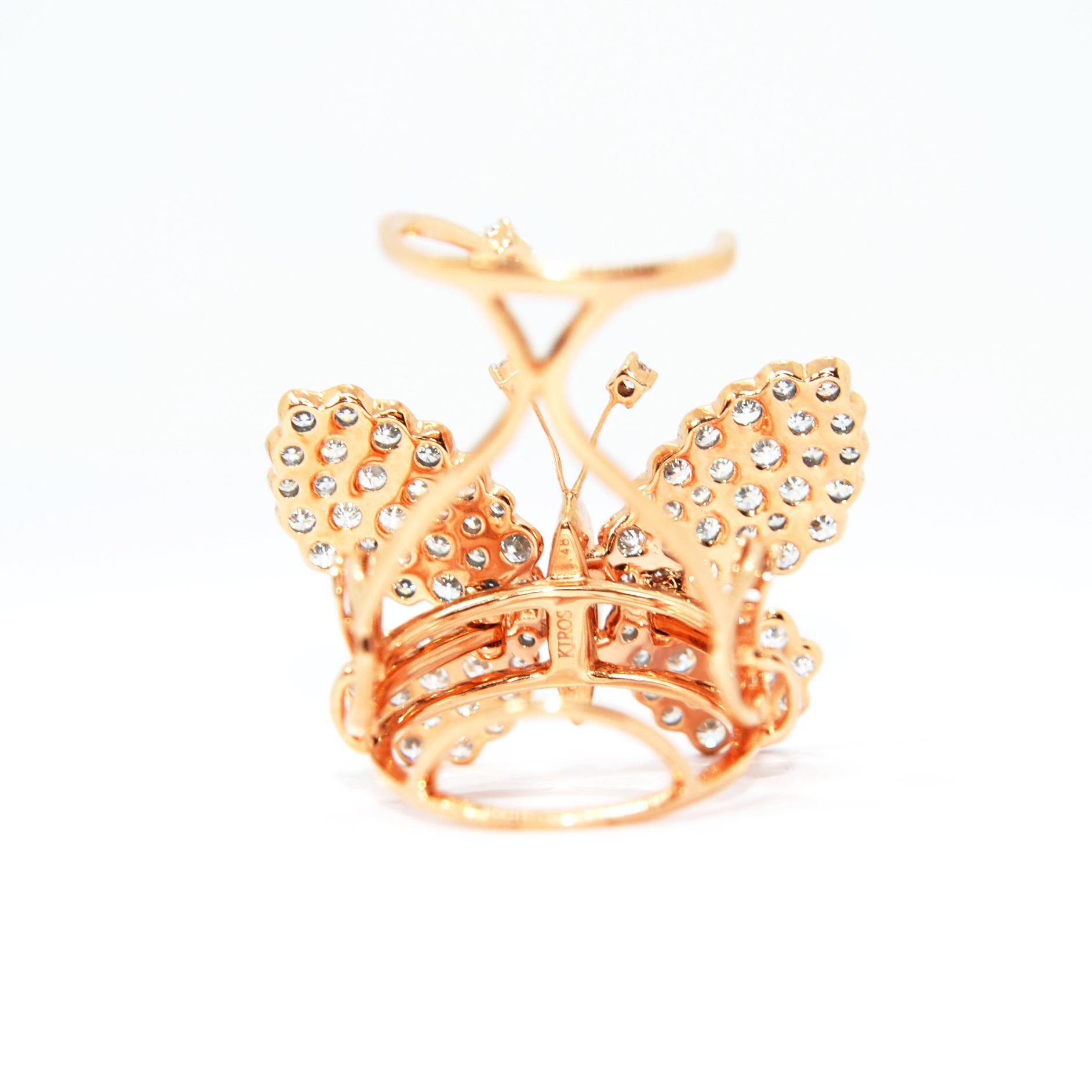 Irama Pradera is a Young designer from Spain that searches always for the best gems and combines classic with contemporary mounting and styles. 
Sleekly crafted in 18K white gold these romantic and sophisticated articulated movable ring gives a