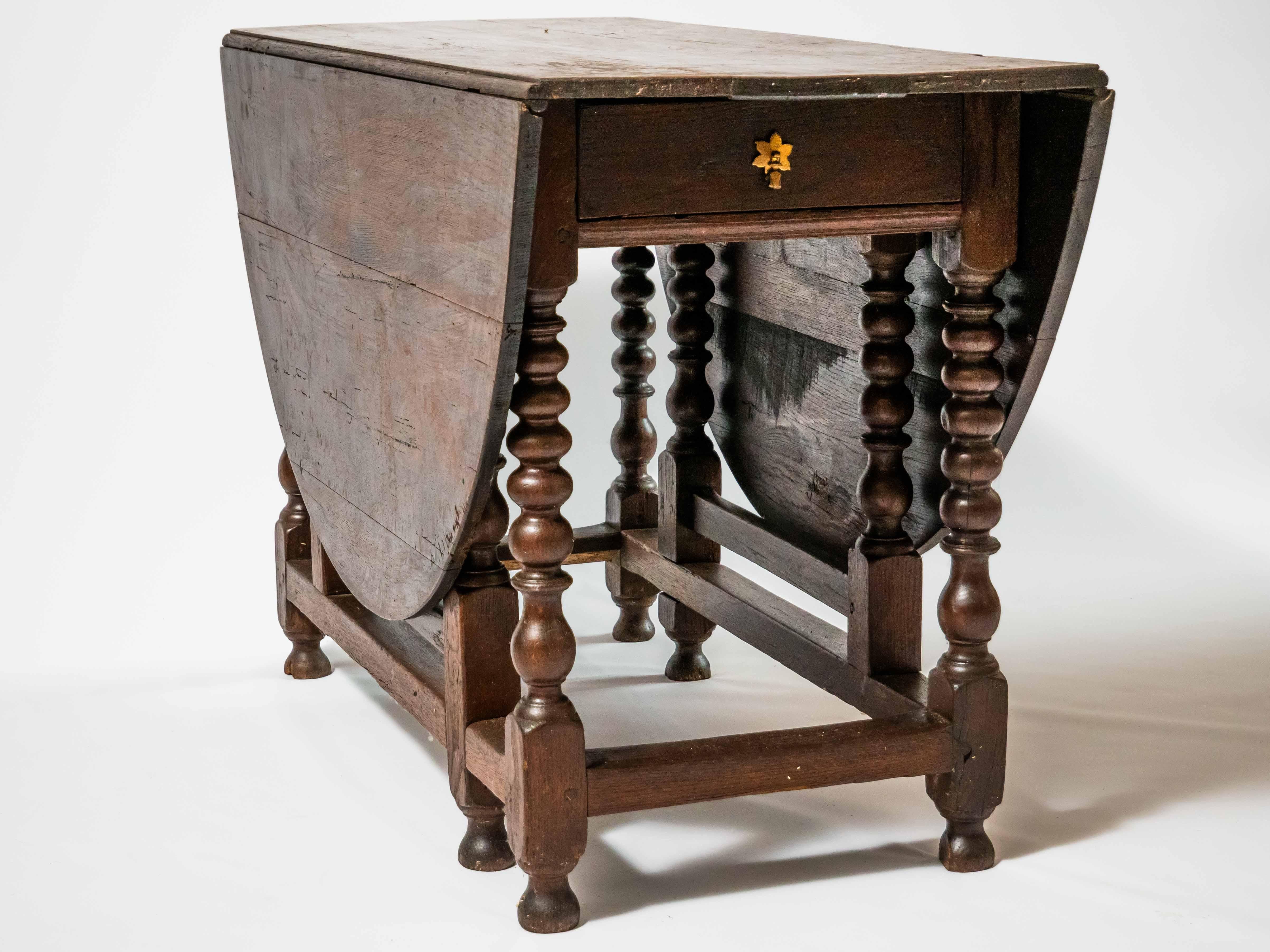 Neoclassical Folding oak Gate Leg Table with drawer For Sale