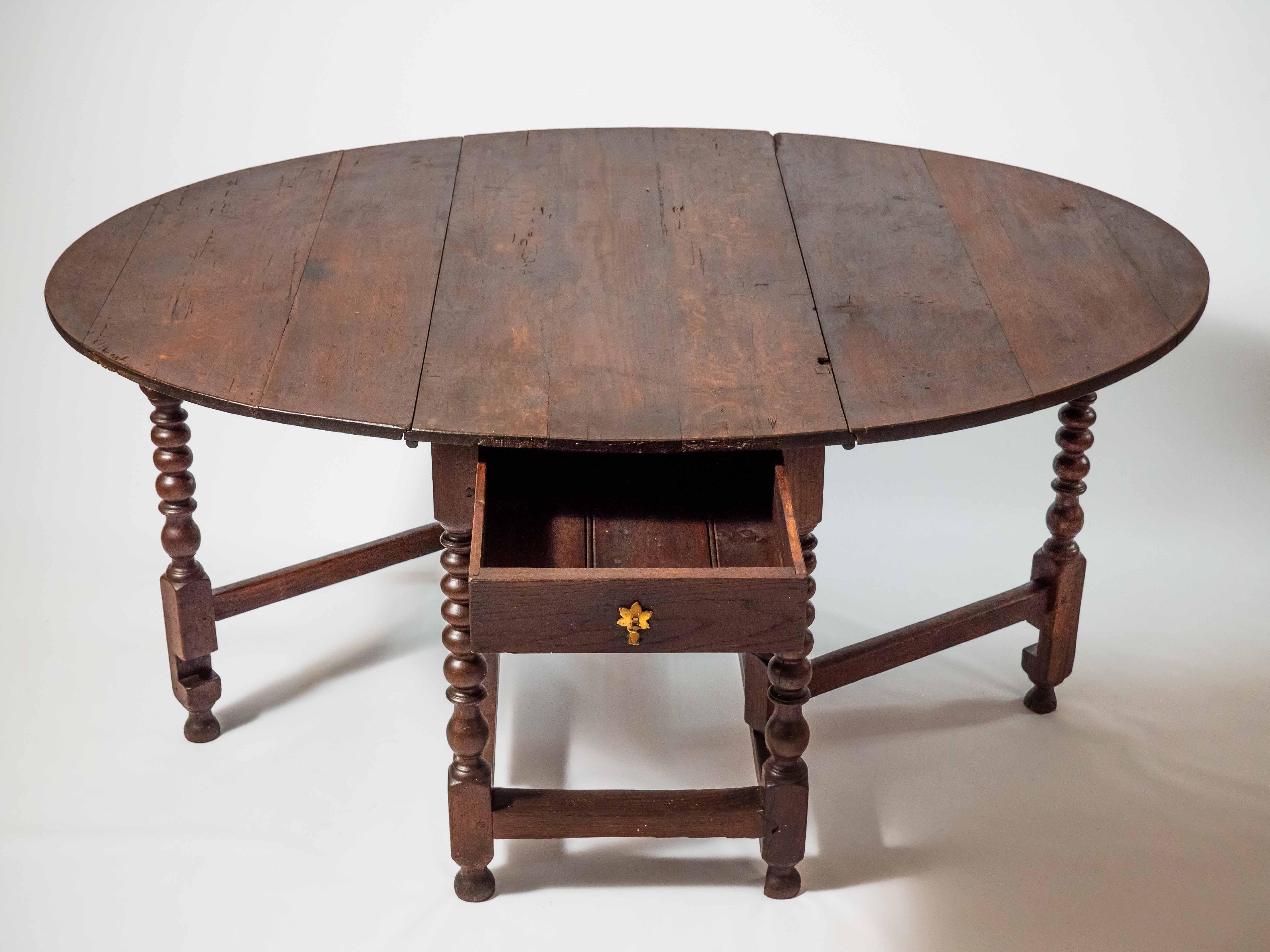 Mid-19th Century Folding oak Gate Leg Table with drawer For Sale