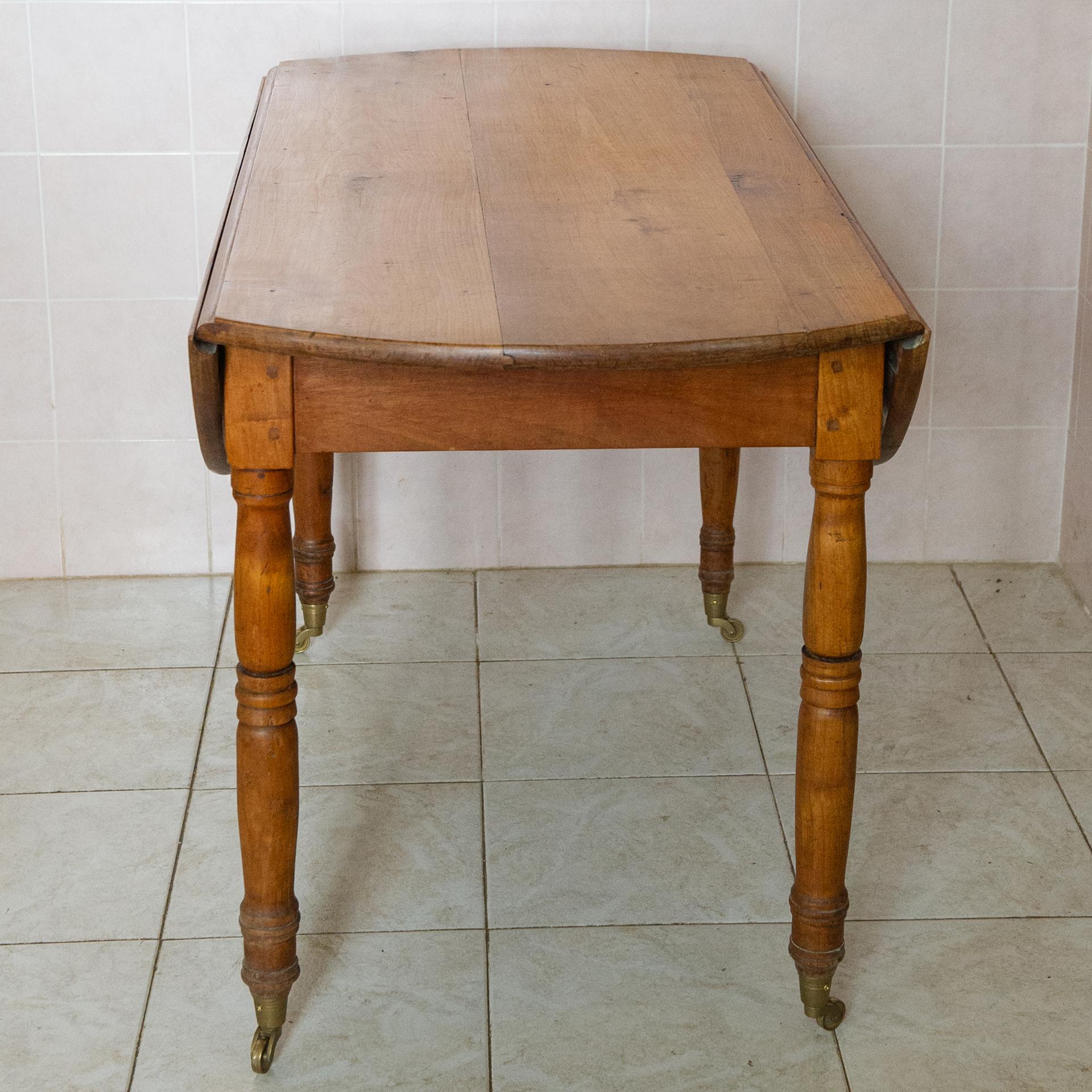 folding tables with wheels