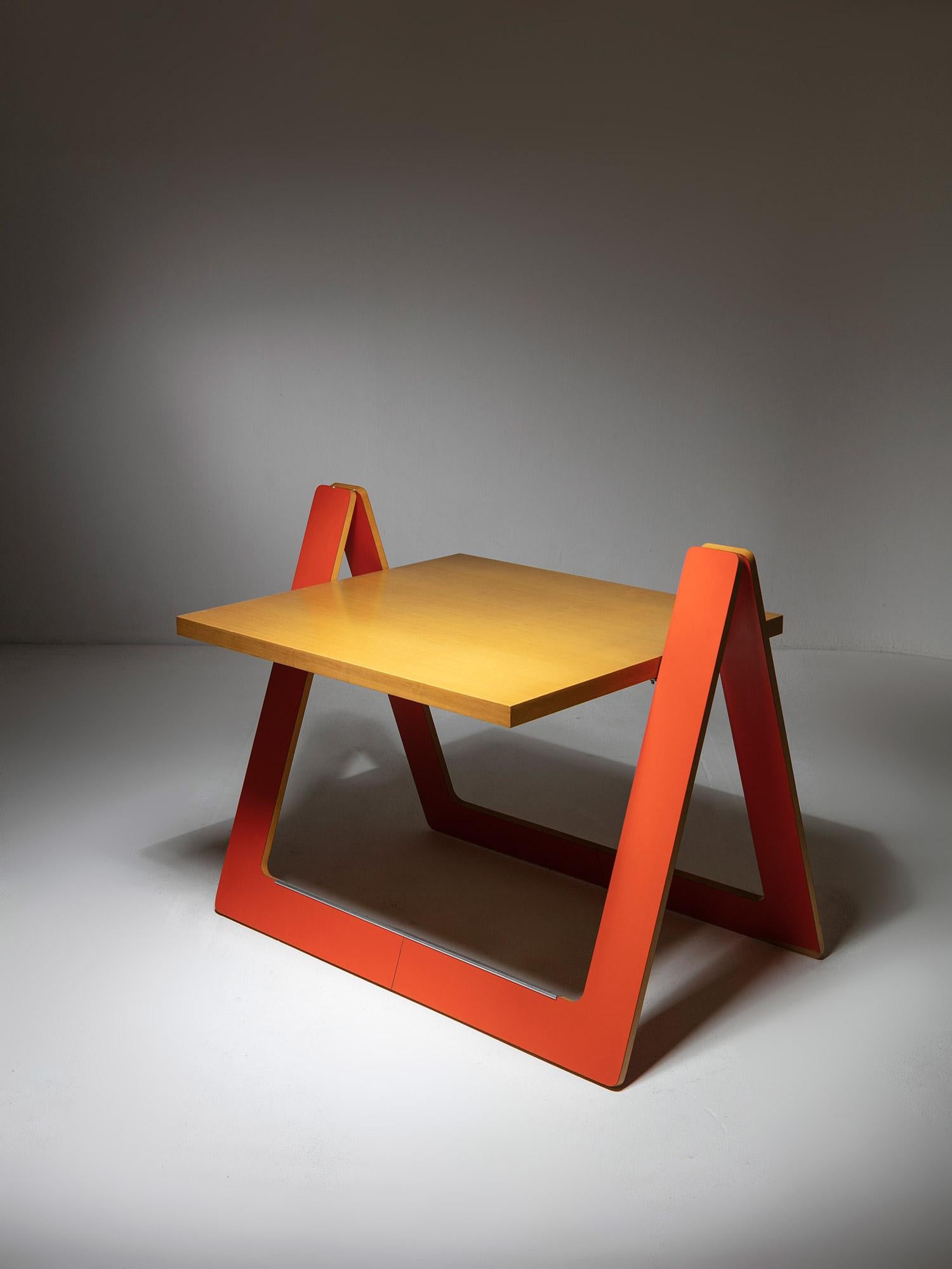 Rare folding desk by Roberto Pamio and Renato Toso for Stilwood.
Plywood frame covered with laminate.
Also available a second white matching piece.