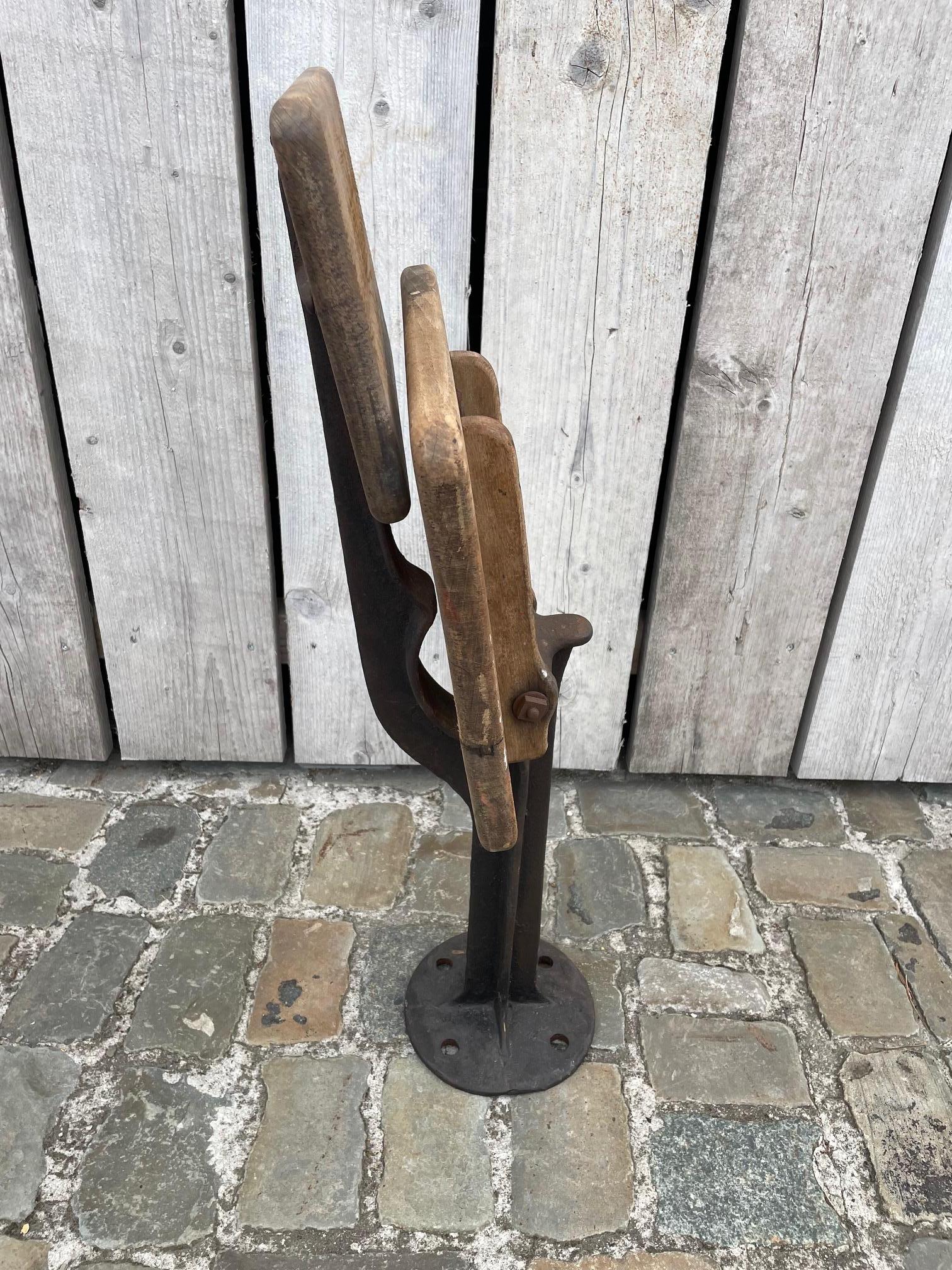 20ième siècle Chaise d'appoint pliante en Oak Oak et en fonte en vente