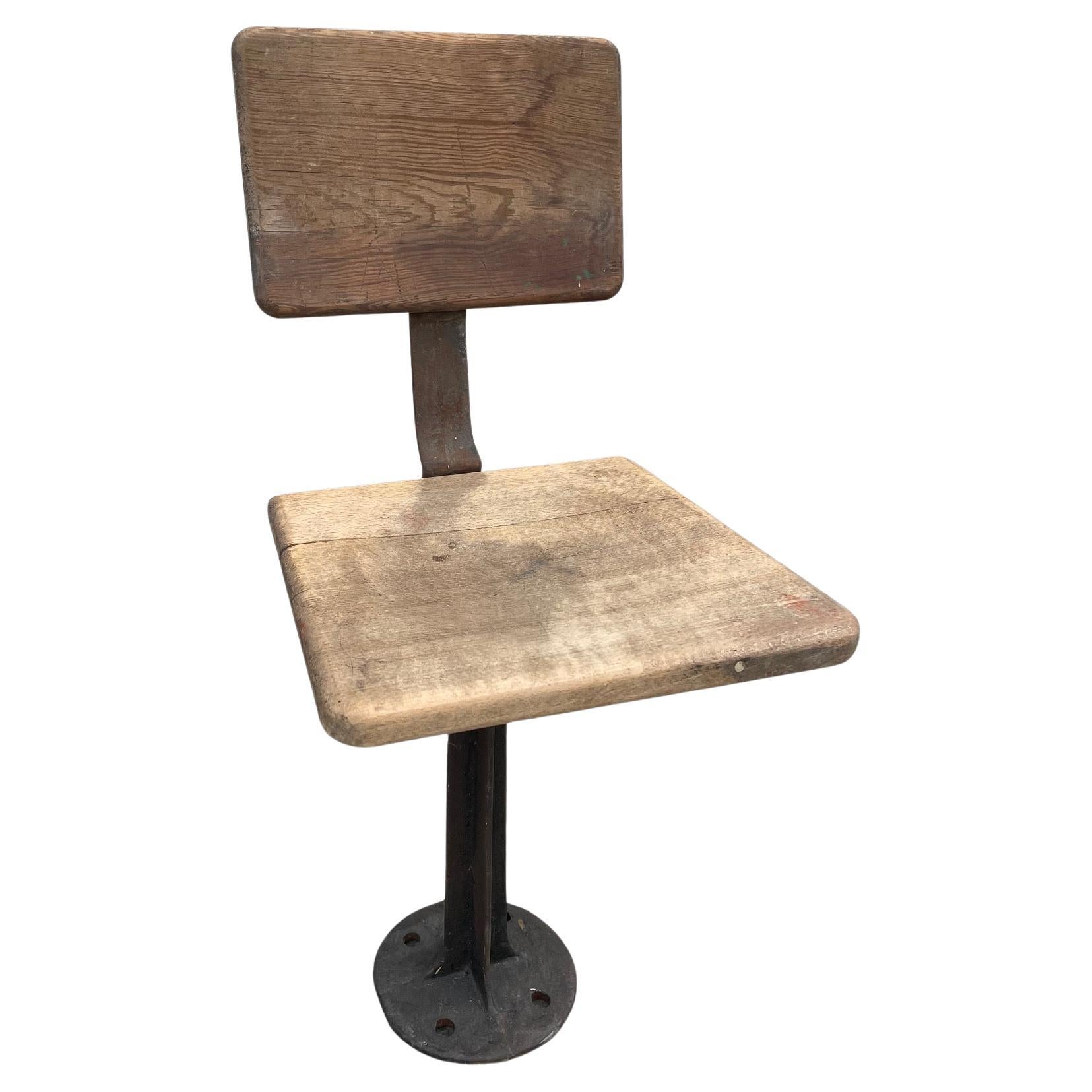 Chaise d'appoint pliante en Oak Oak et en fonte en vente