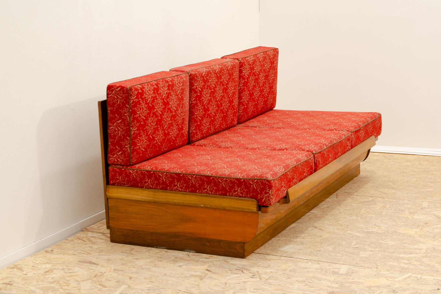 Faltbares Sofa von Jindrich Halabala für UP Závody 1950er Jahre, Tschechoslowakei (Tschechisch) im Angebot