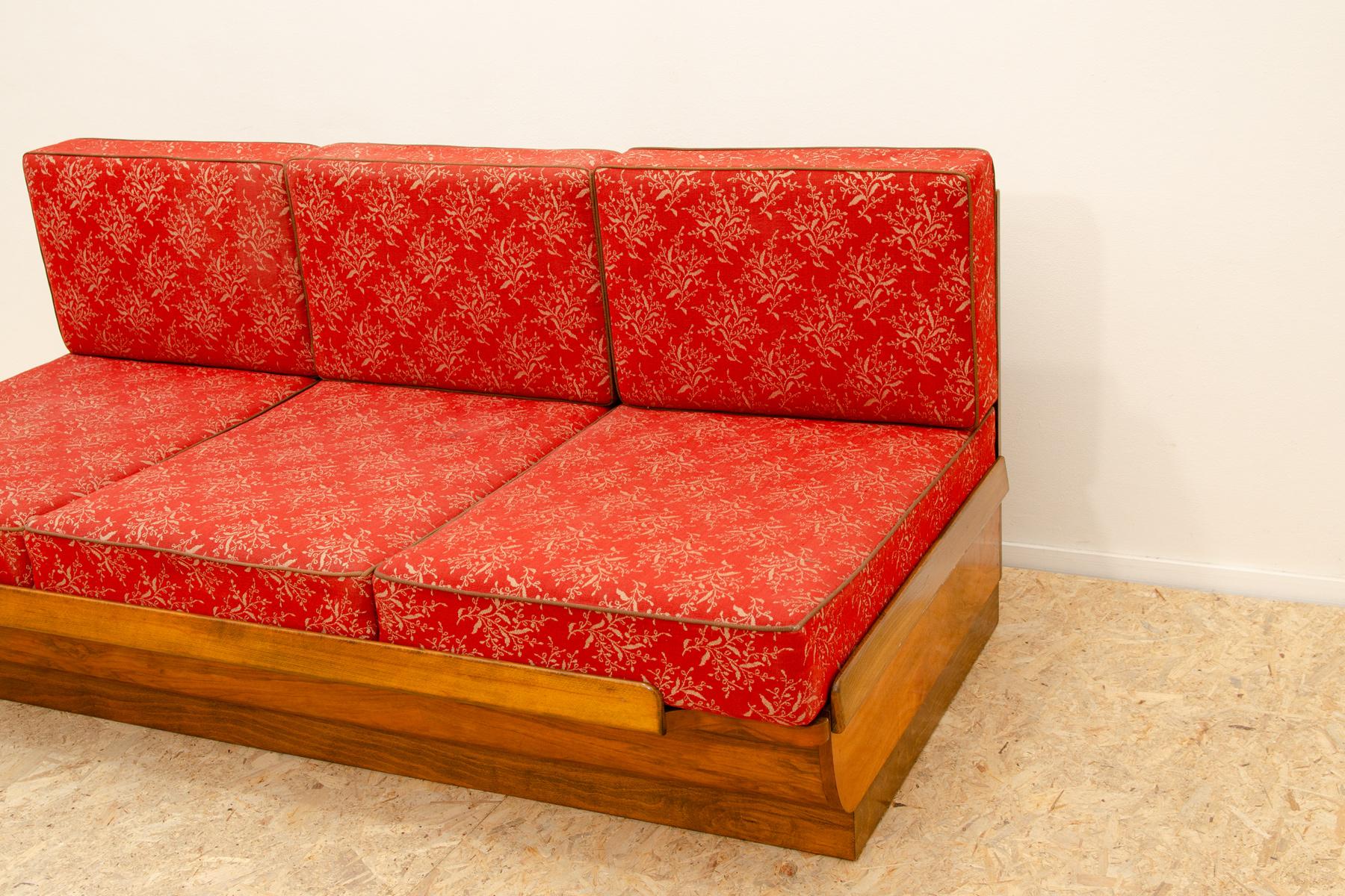 Faltbares Sofa von Jindrich Halabala für UP Závody 1950er Jahre, Tschechoslowakei im Zustand „Gut“ im Angebot in Prague 8, CZ