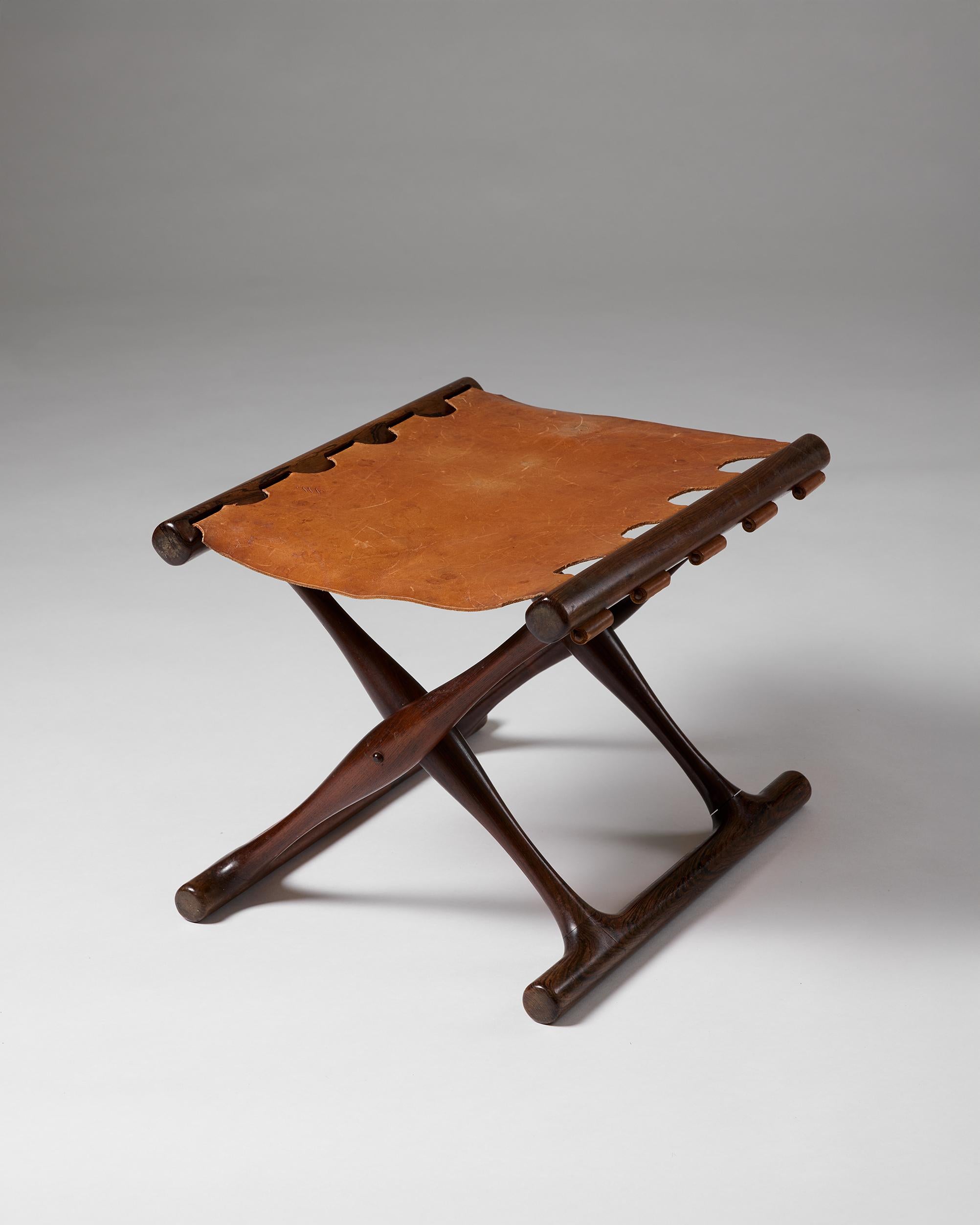 Folding stool ‘Guldhøj’ designed by Poul Hundevad
Denmark, 1960s

Rosewood and leather.

H: 36.5 cm / 1' 2 3/8