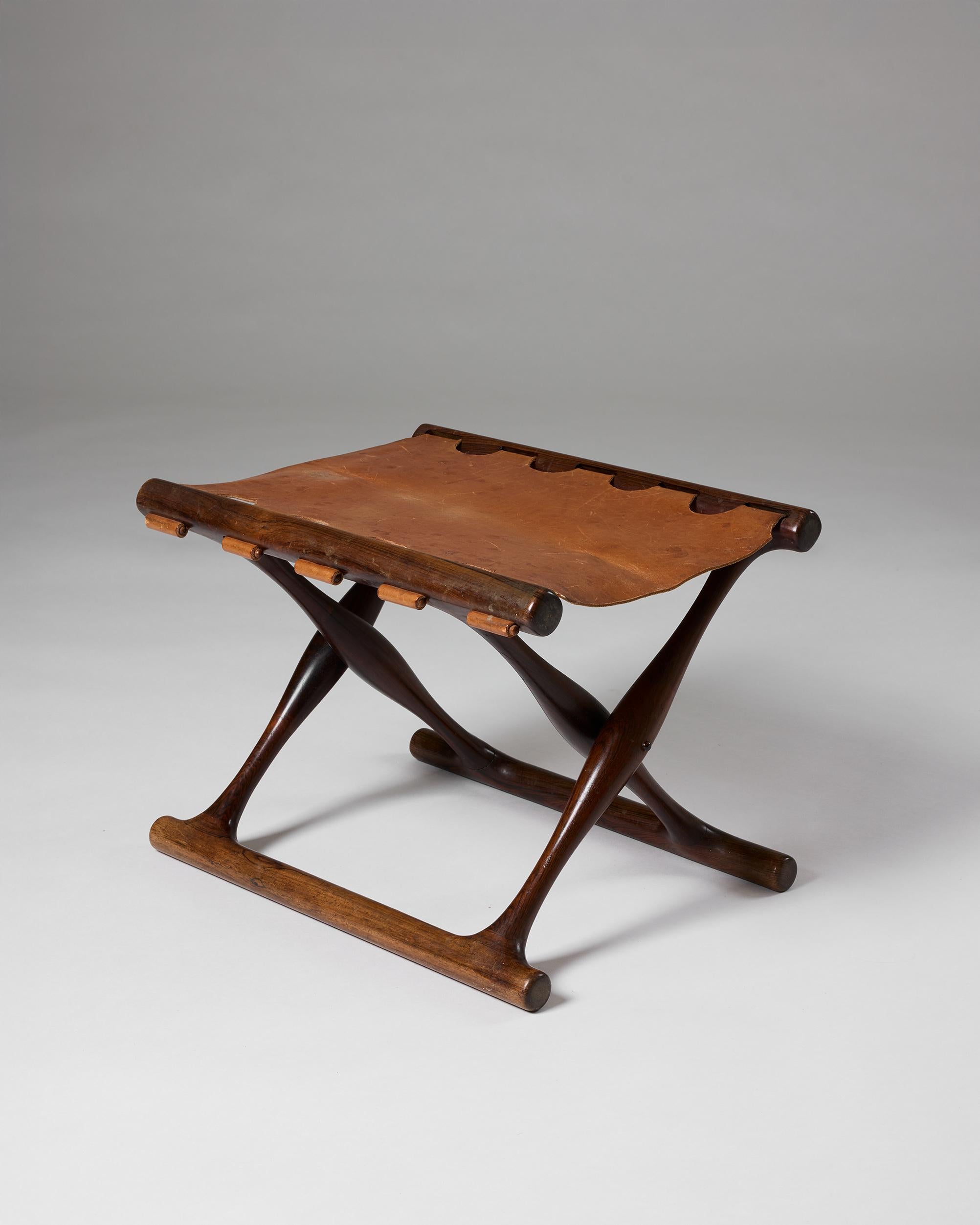 Leather Folding stool ‘Guldhøj’ designed by Poul Hundevad Denmark, 1960s For Sale