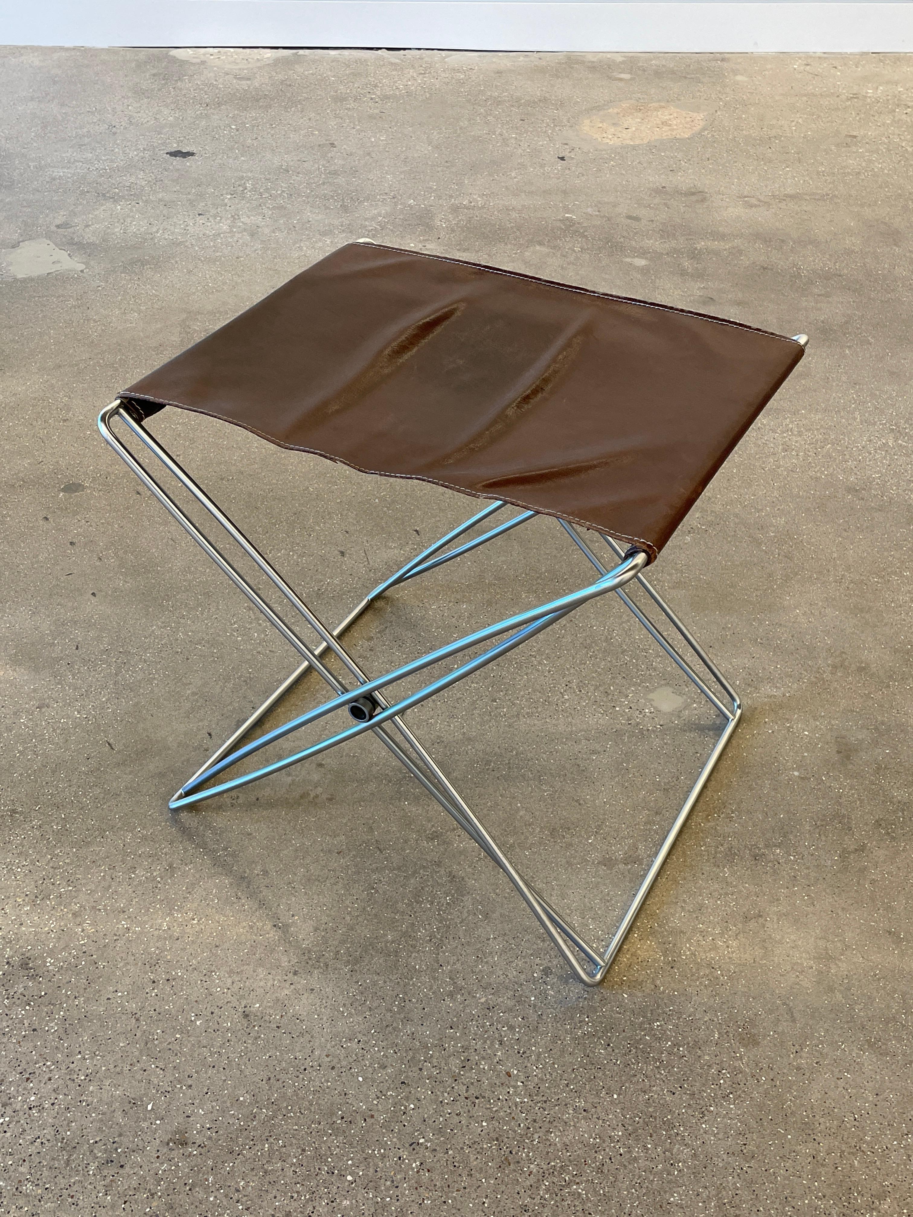 Jörgen Gammelgaard folding leather stool for Design Forum, Denmark, 1970s In Good Condition For Sale In Skokie, IL
