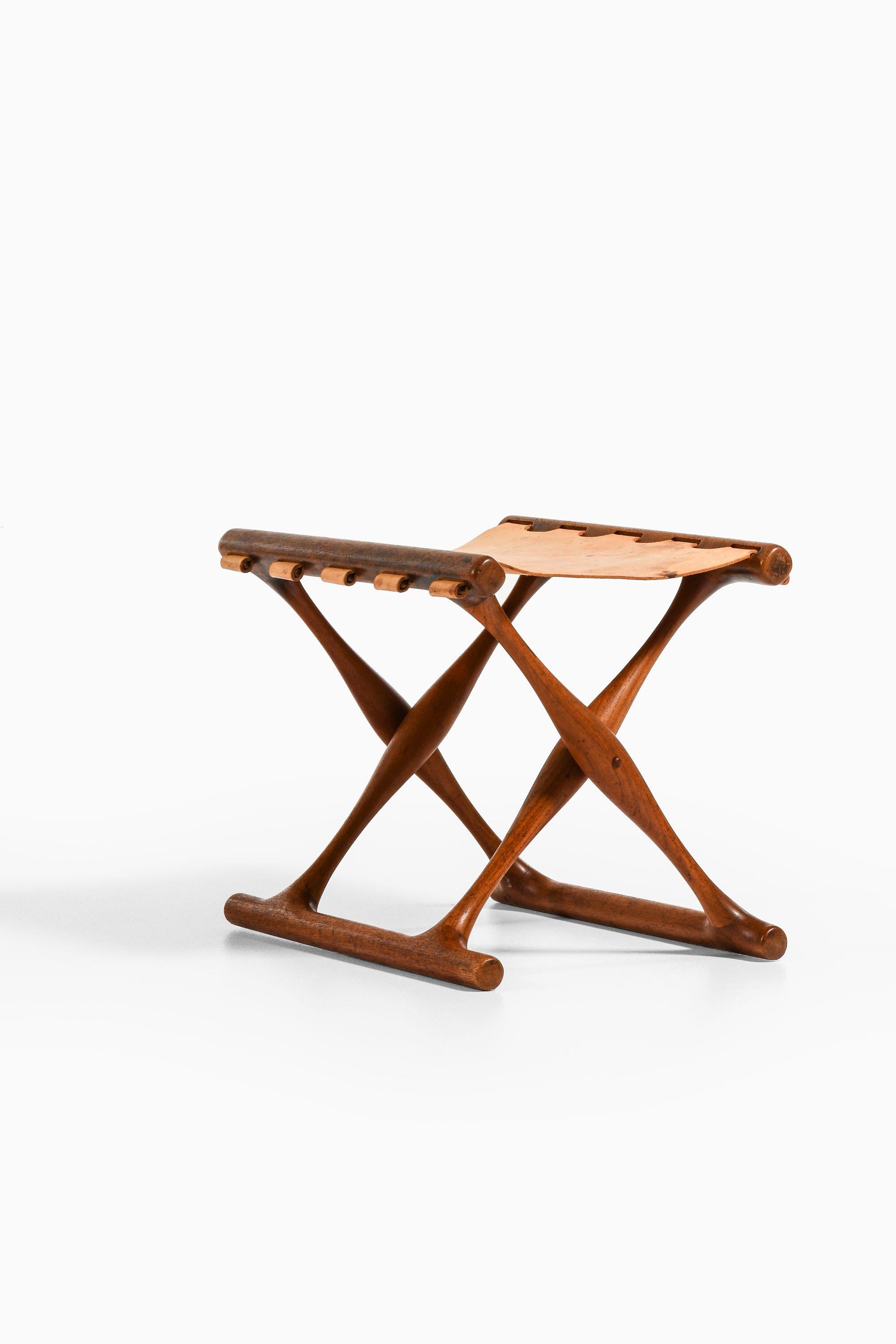 Sgabello Foldes in teak e pelle naturale originale di Poul Hundevad, anni '50

Informazioni aggiuntive:
Materiale: Teak e pelle naturale originale
Stile: Metà secolo, Scandinavo
Raro sgabello pieghevole modello Guldhøj / PH 43
Prodotto da Poul