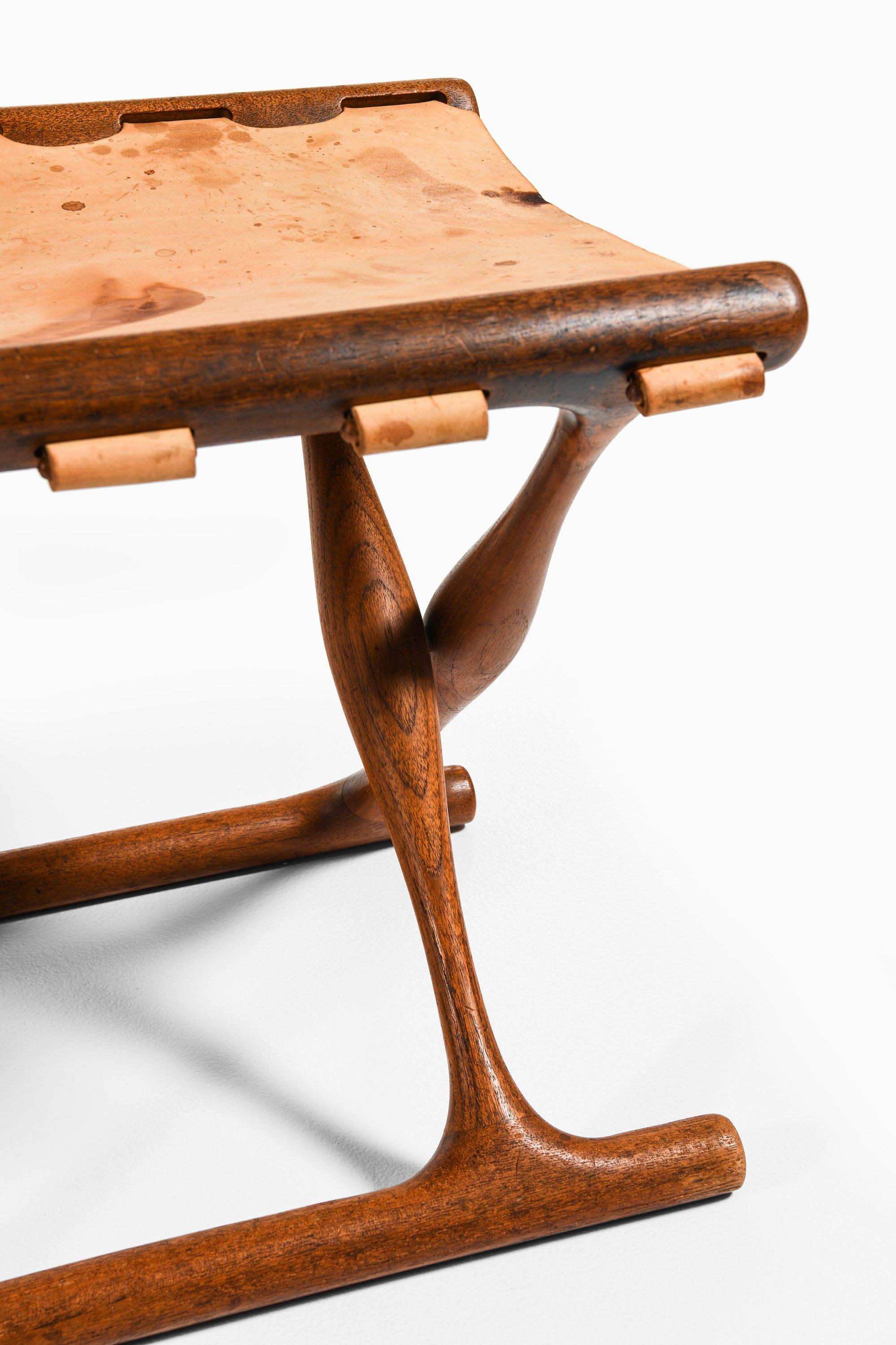 Danese Sgabello Foldes in teak e pelle naturale originale di Poul Hundevad, anni '50 in vendita