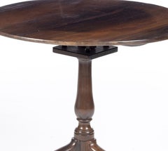 Folding table by King Jose style in Noble Wood - 18th century