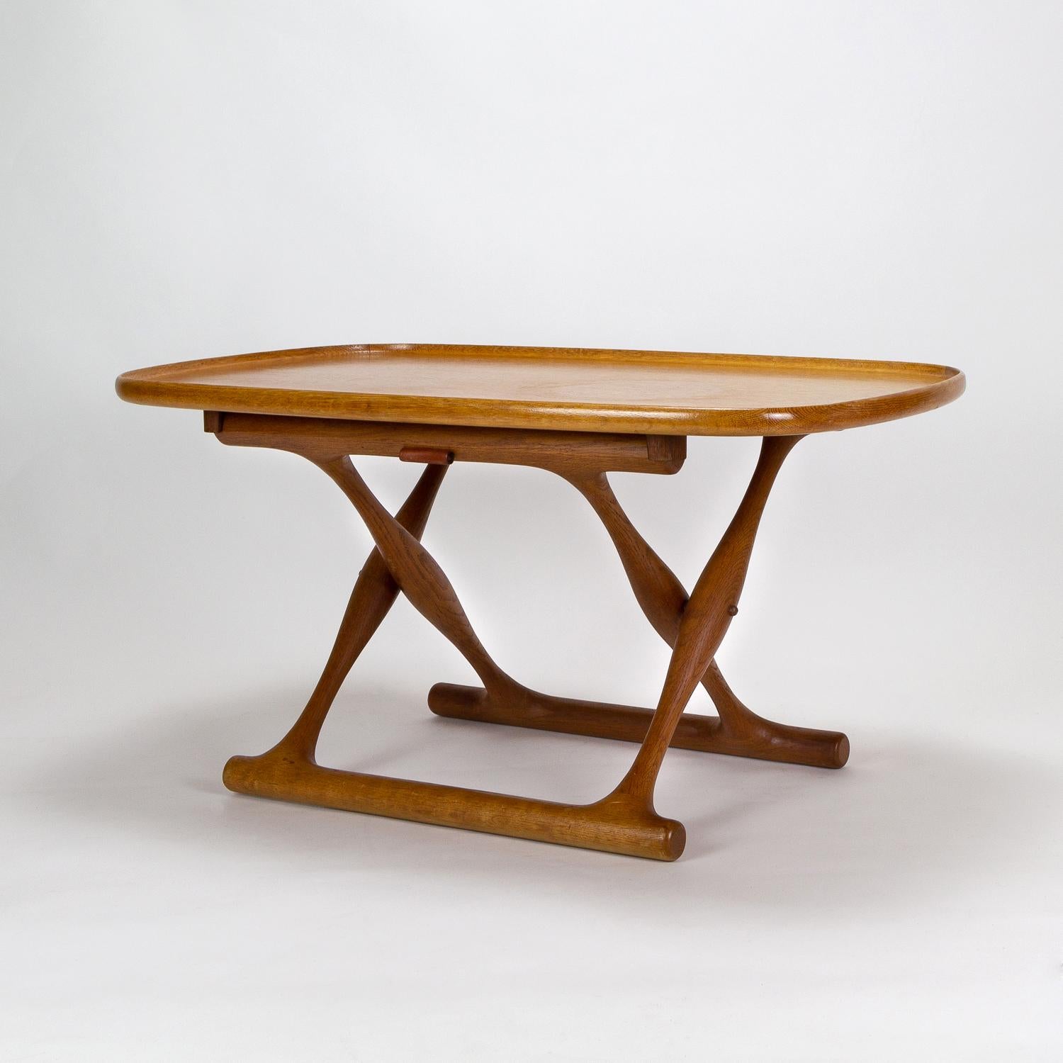 Poul Hundevad Egyptian Gulhøj folding tray table in oak and leather. Made by Domus Danica, Denmark, 1950s. Excellent original condition.

 