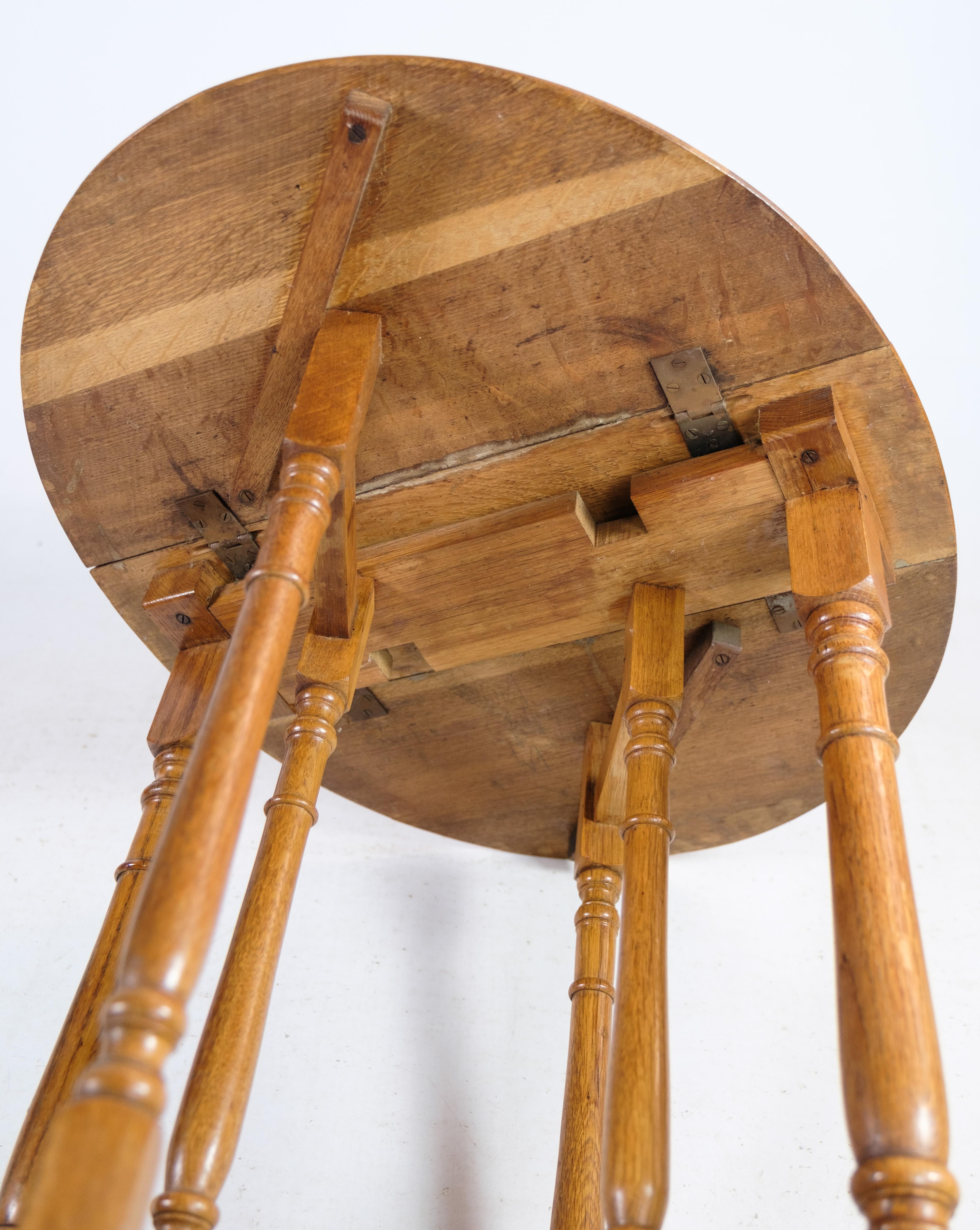 Table pliante en chêne des années 1890 en vente 1