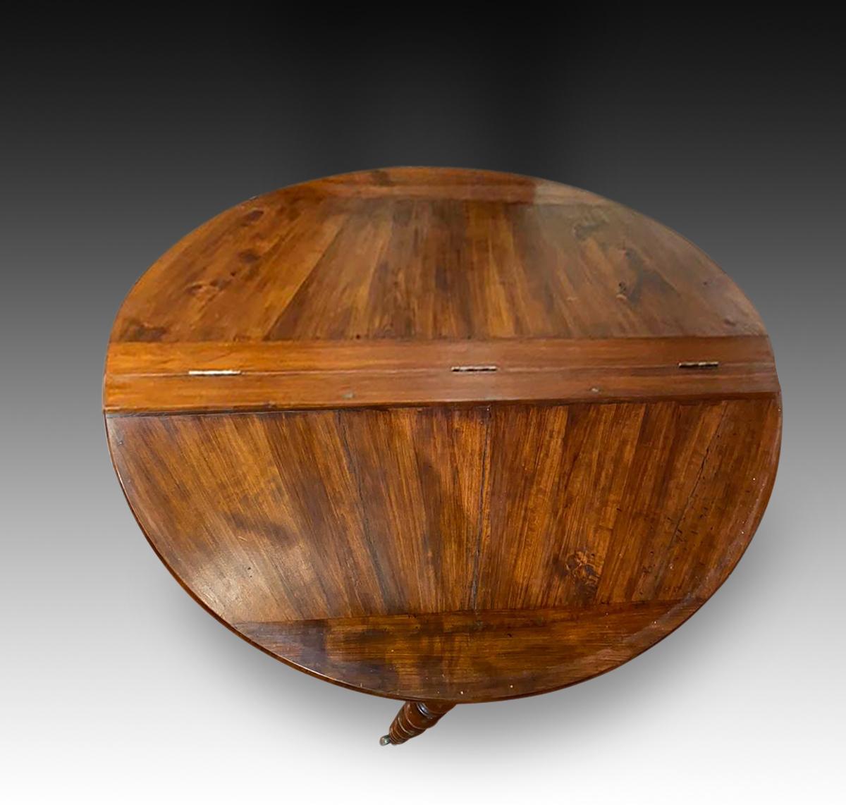Folding Table, Walnut Wood and Walnut Root, 19th Century In Good Condition For Sale In Madrid, ES