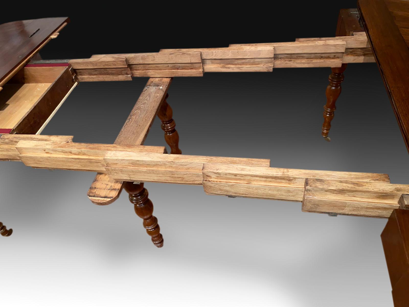 Folding Table, Walnut Wood and Walnut Root, 19th Century For Sale 3