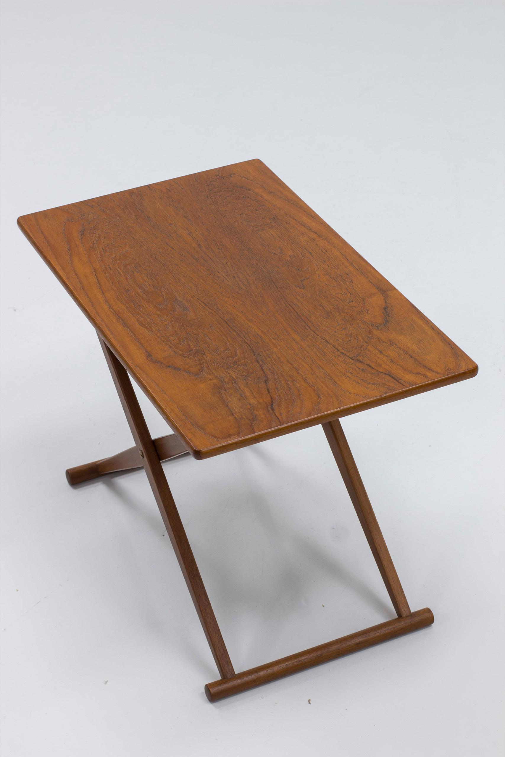 Scandinave moderne Table d'appoint pliante en teck par Knud Andersen et l'ébéniste J.C.A. Andersen, Danemark en vente