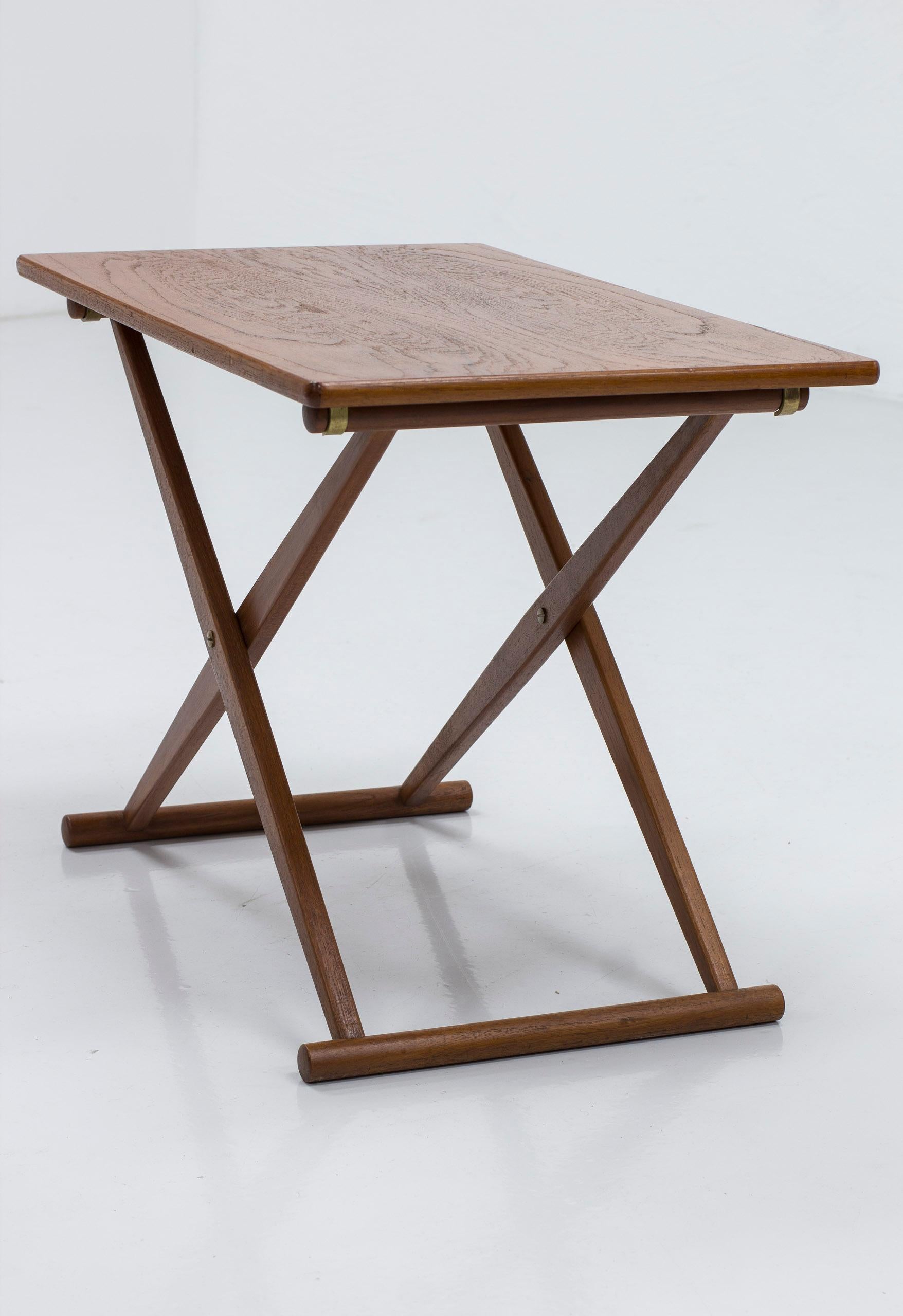 Folding teak side table by Knud Andersen & Cabinetmaker J.C.A. Andersen, Denmark In Good Condition For Sale In Hägersten, SE