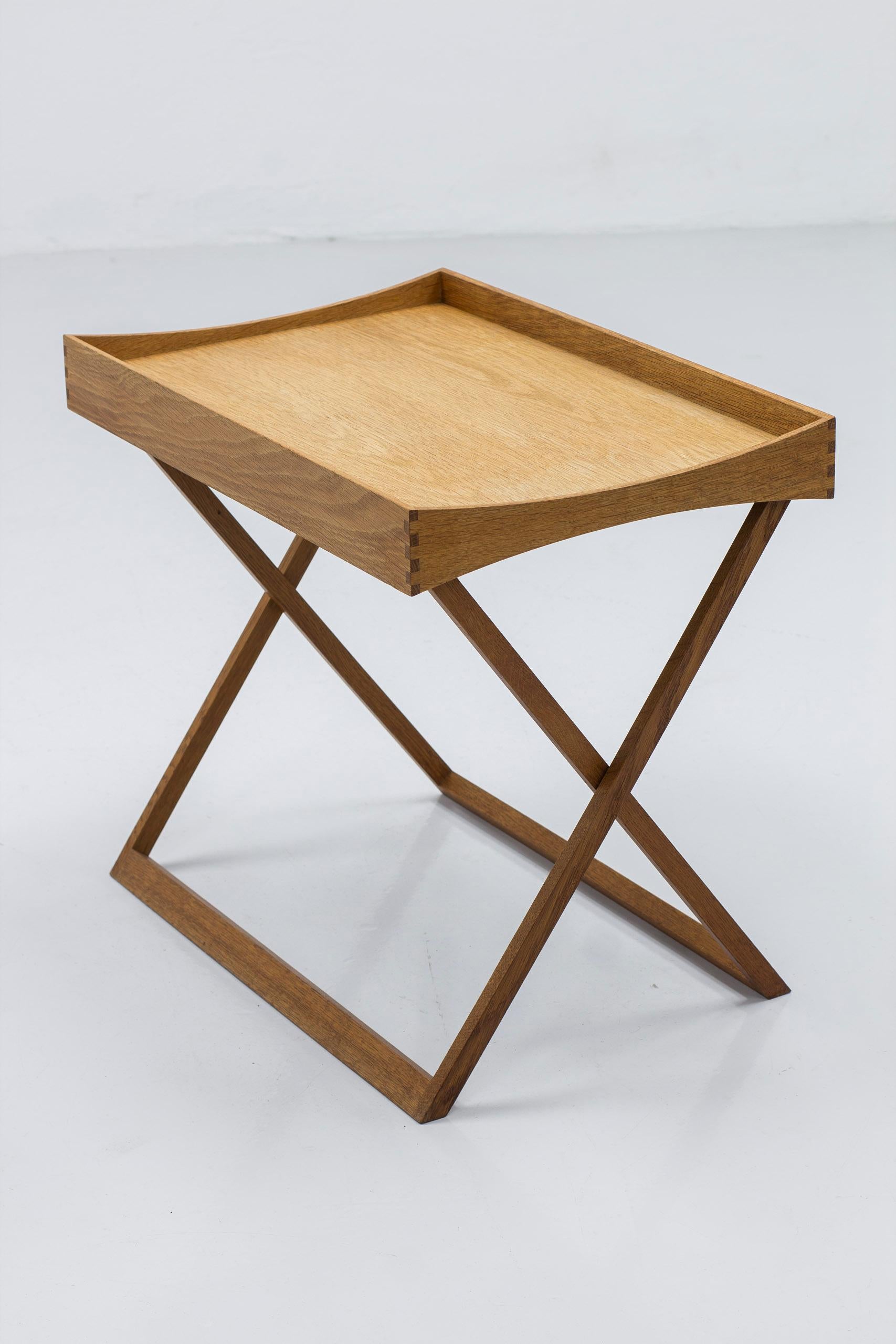 Scandinavian Modern Folding tray table in oak and formica by Torsten Johansson. Denmark, Bo-Ex
