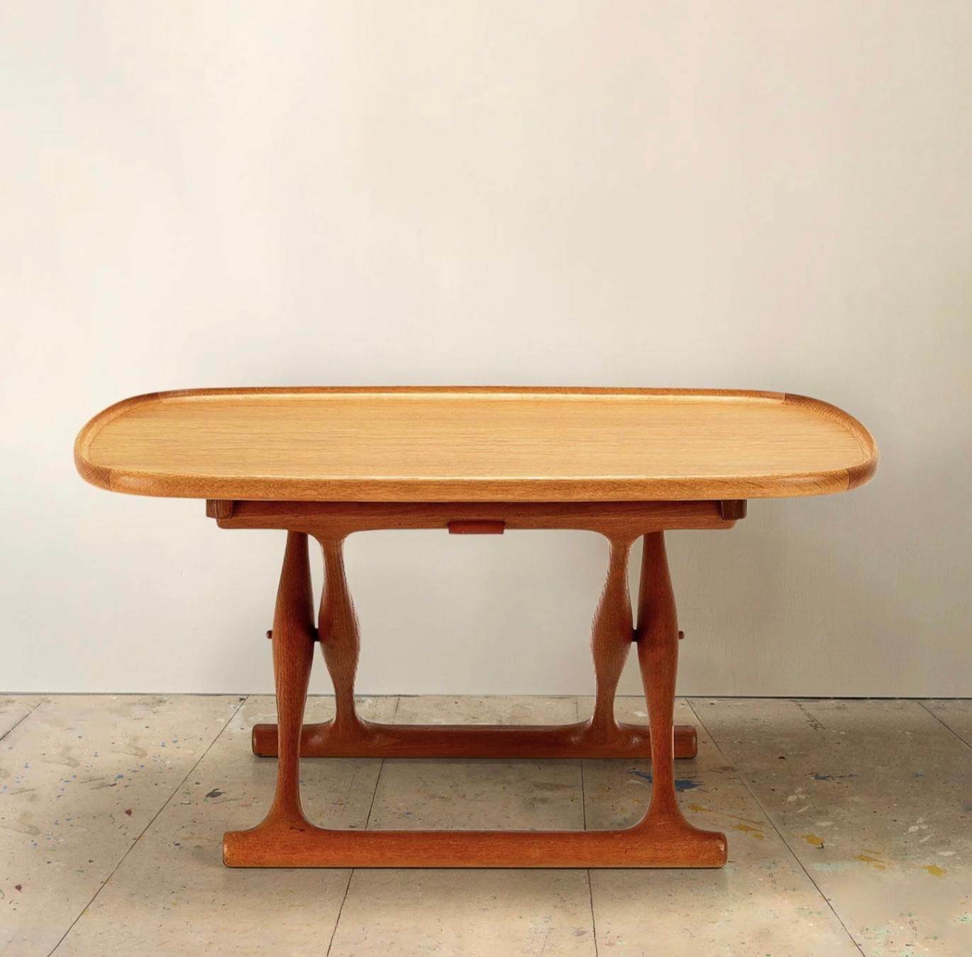Folding tray table in oak and leather. By Poul Hundevad for Domus Danica, Denmark 1950s. 

Excellent original condition.

Dimensions: H:61 x W:67 x D:82 cm.