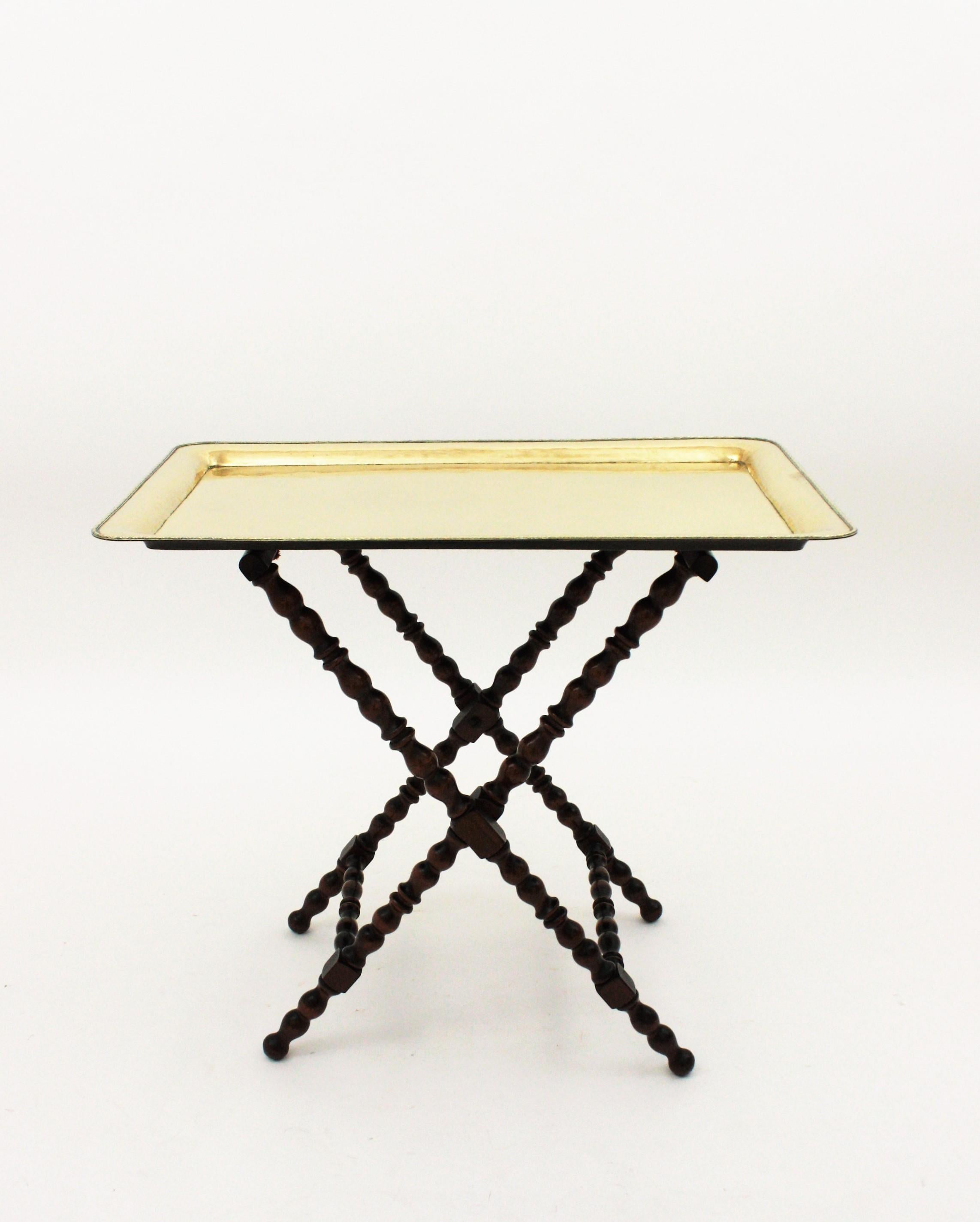 Spanischer klappbarer Tabletttisch aus Holz und Messing, 1960er Jahre im Angebot 3