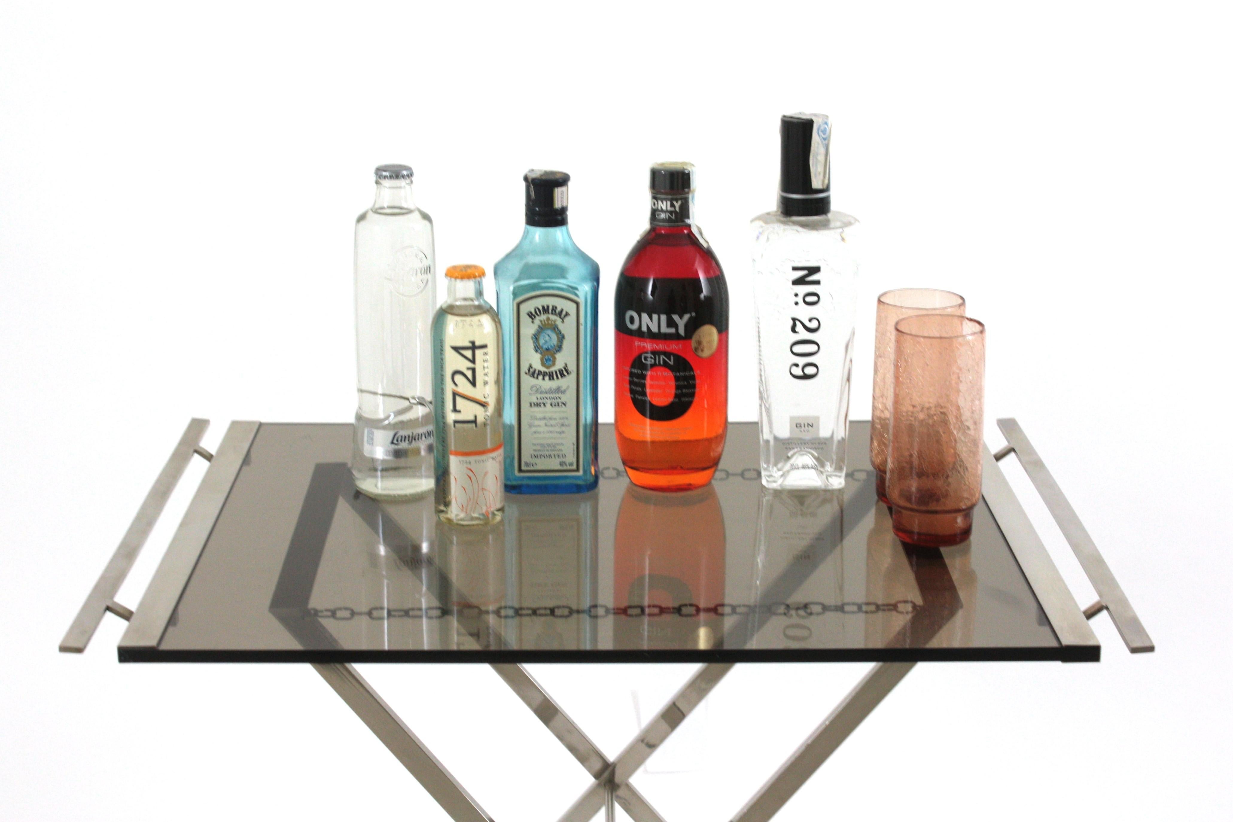 Table à plateau pliant/table de cocktail en lucite fumée et chrome, France, 1970 en vente 4