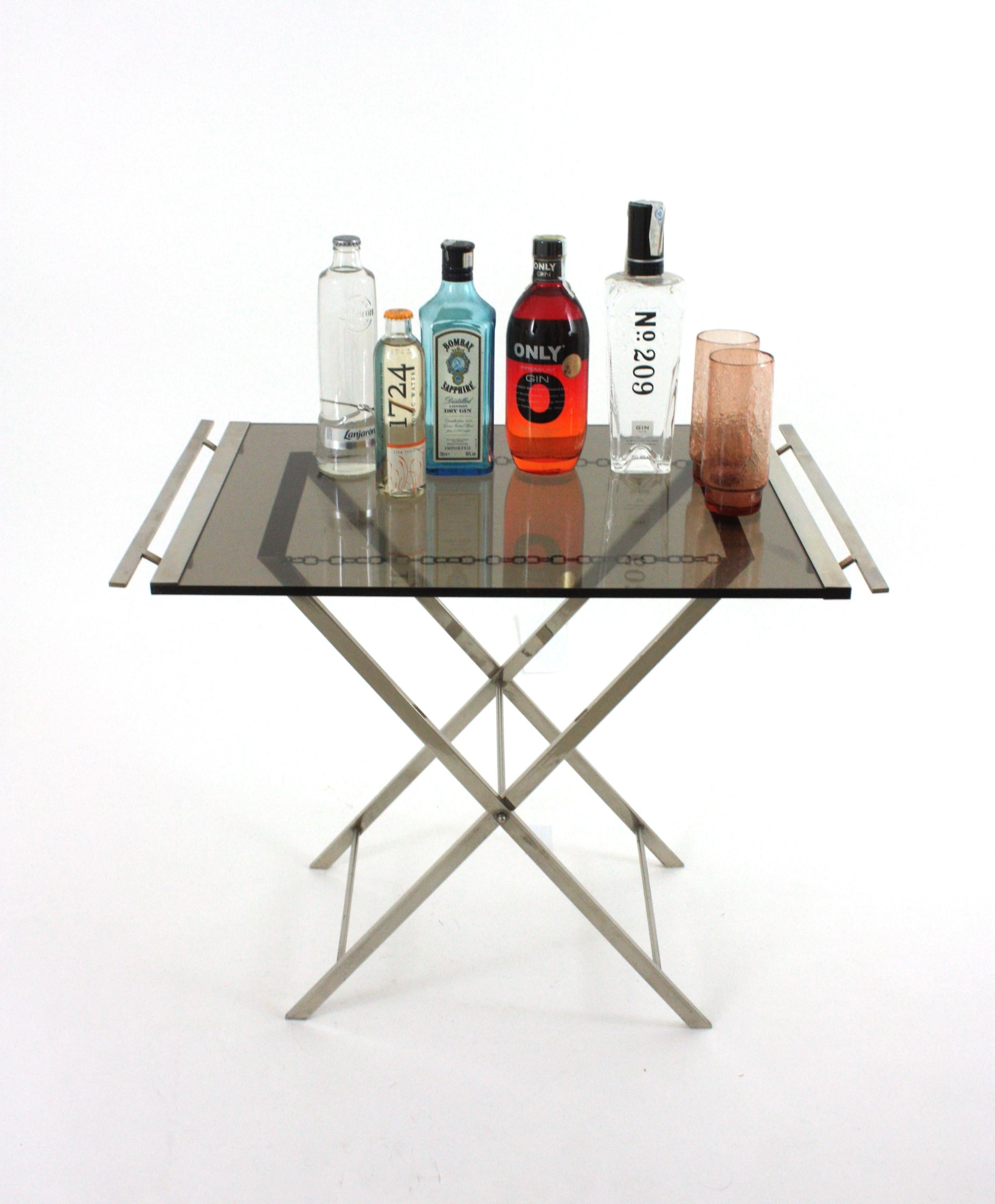 Table à plateau pliant/table de cocktail en lucite fumée et chrome, France, 1970 en vente 5