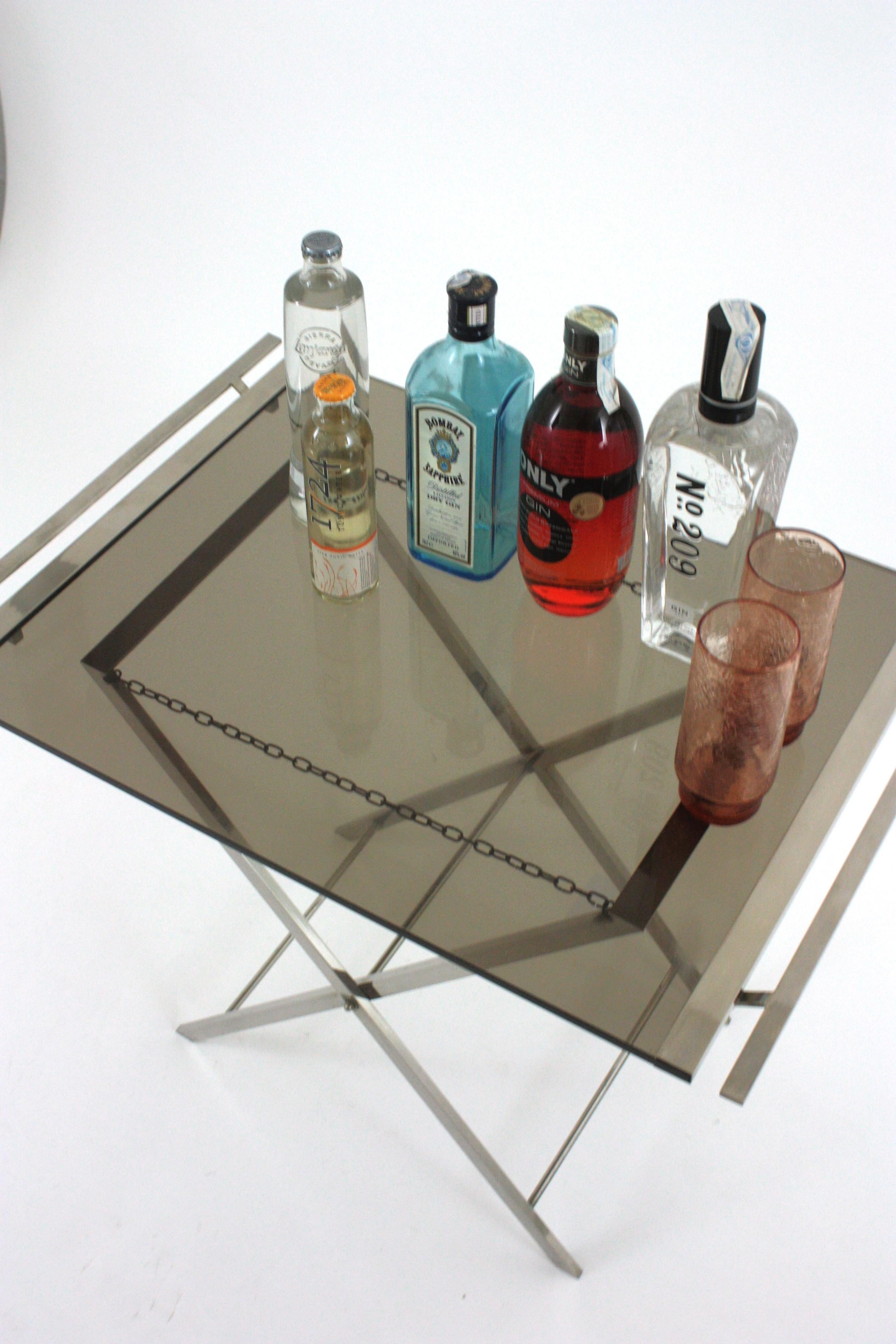 Table à plateau pliant/table de cocktail en lucite fumée et chrome, France, 1970 en vente 7