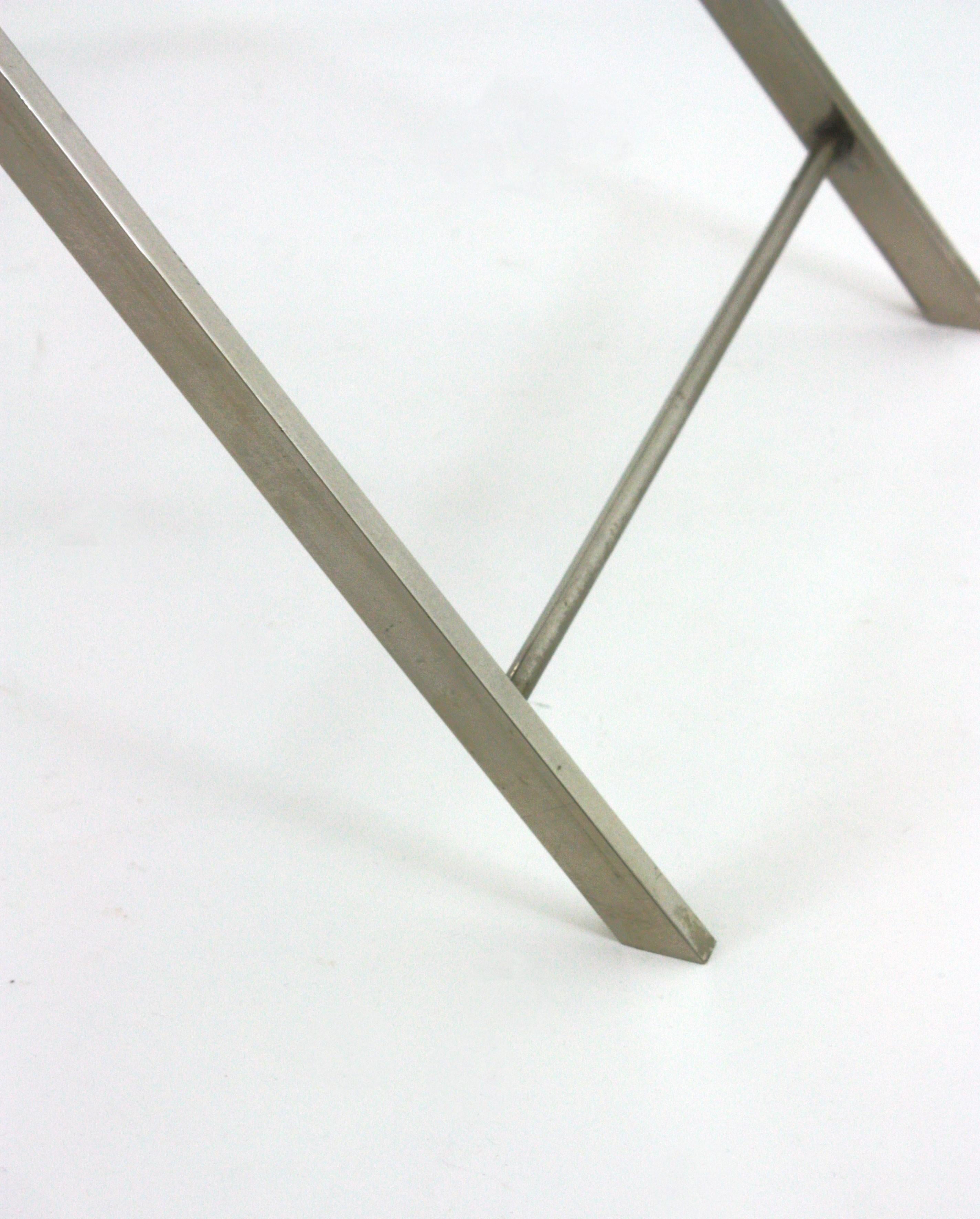 Table à plateau pliant/table de cocktail en lucite fumée et chrome, France, 1970 en vente 11