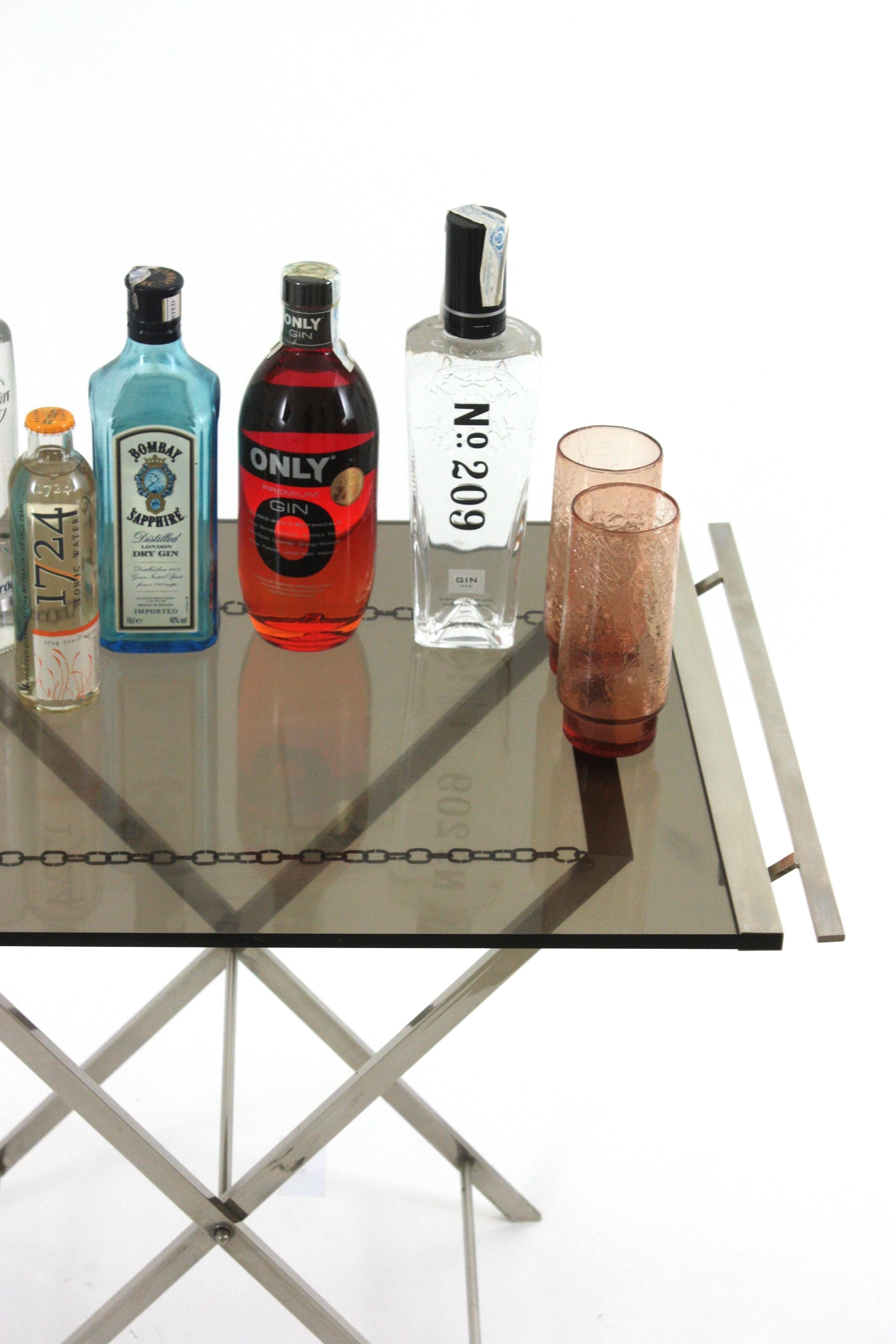 Table à plateau pliant/table de cocktail en lucite fumée et chrome, France, 1970 en vente 1