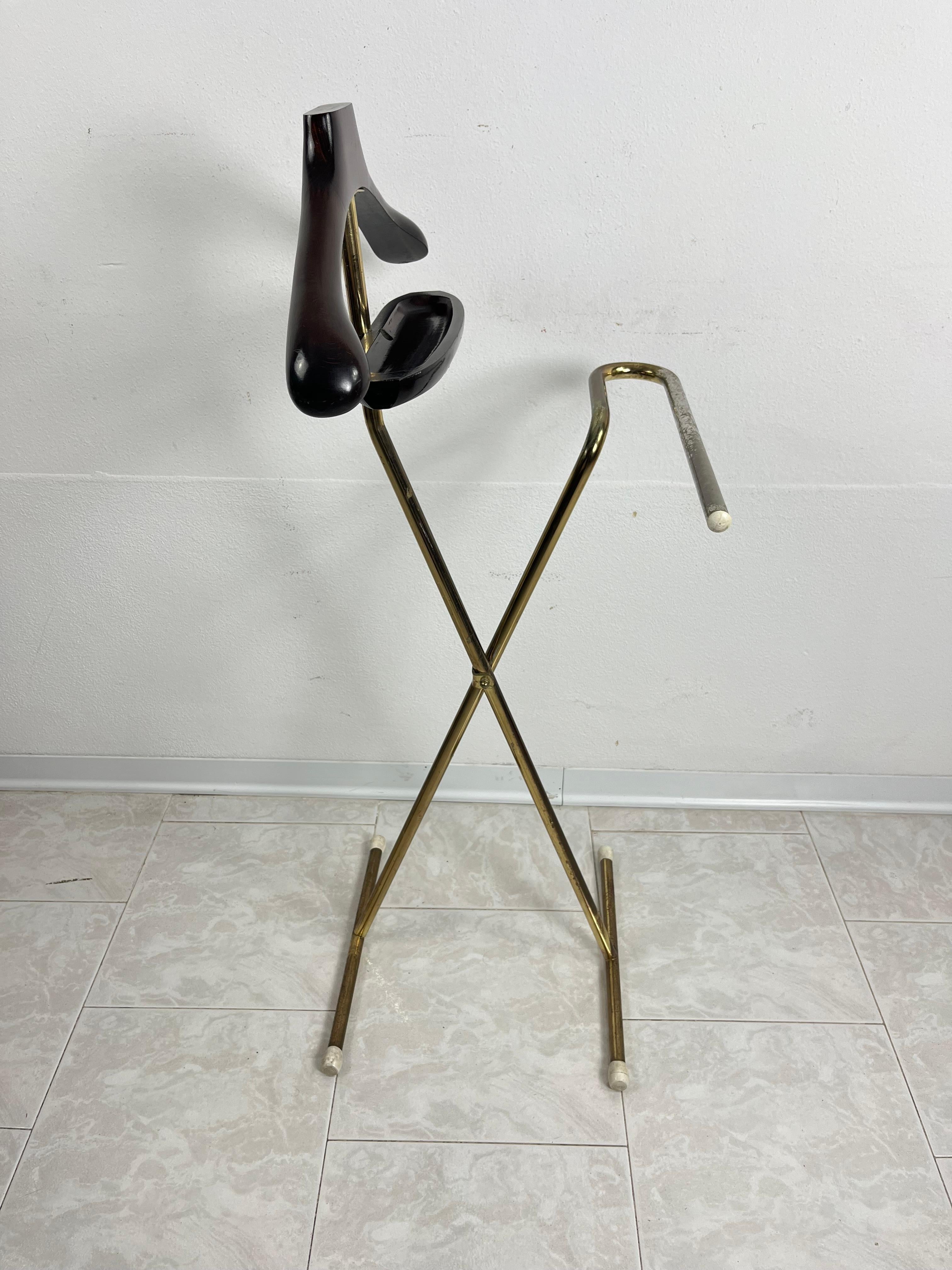 Folding Valet Stand Attributed To Ico Parisi  Mid-century Beech and Gilt Metal  For Sale 5