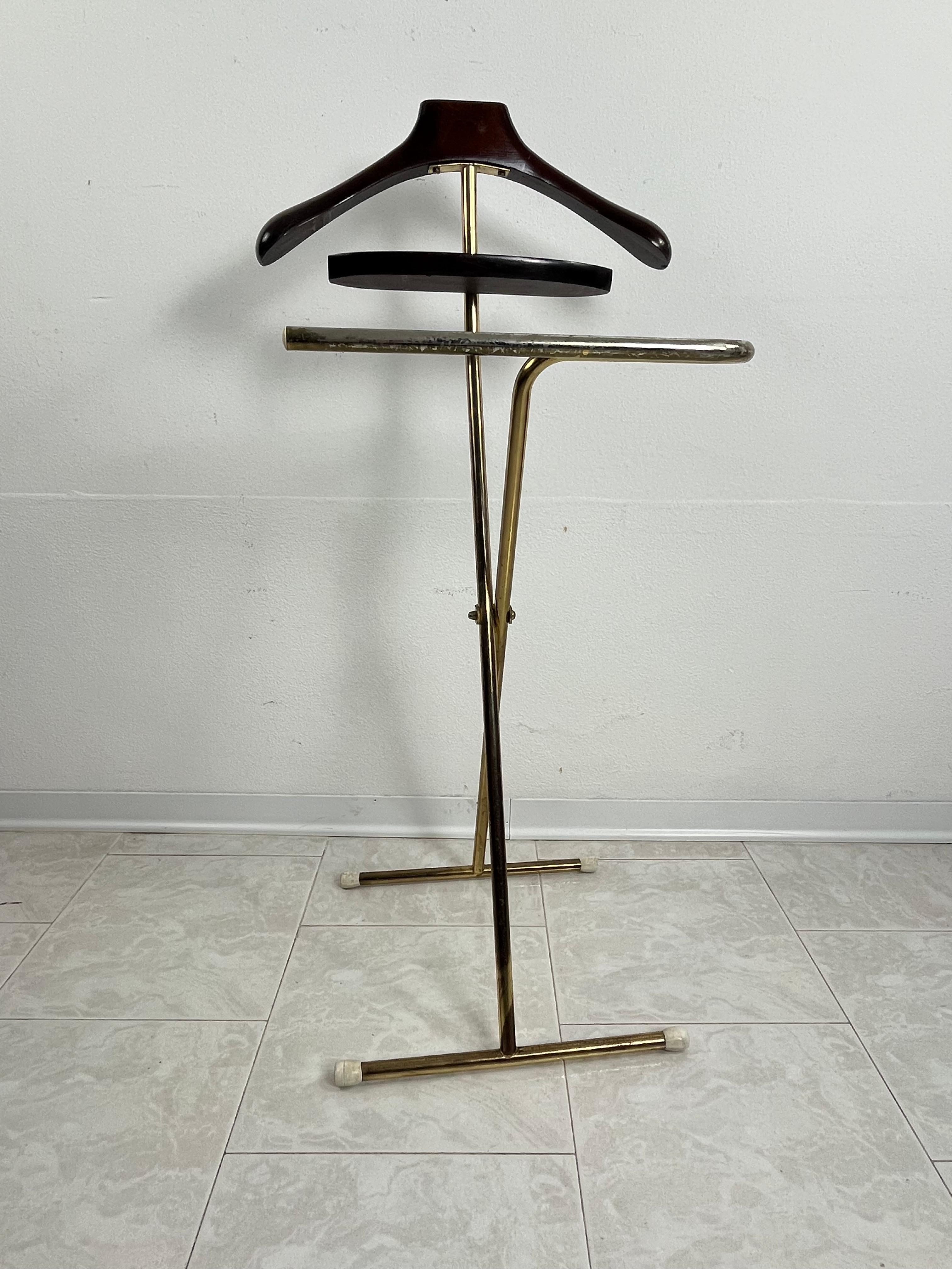 Italian Folding Valet Stand Attributed To Ico Parisi  Mid-century Beech and Gilt Metal  For Sale