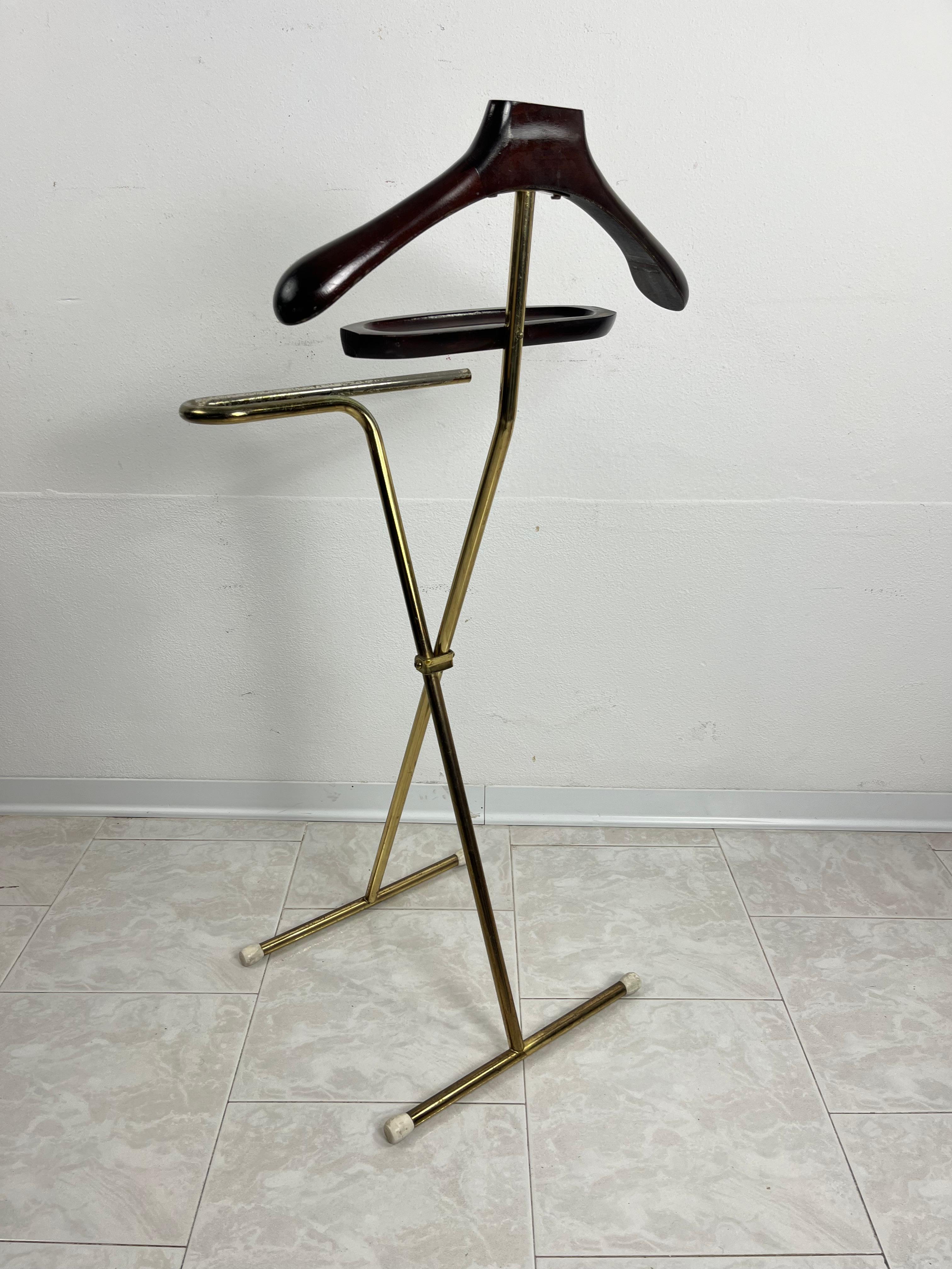 Folding Valet Stand Attributed To Ico Parisi  Mid-century Beech and Gilt Metal  For Sale 1