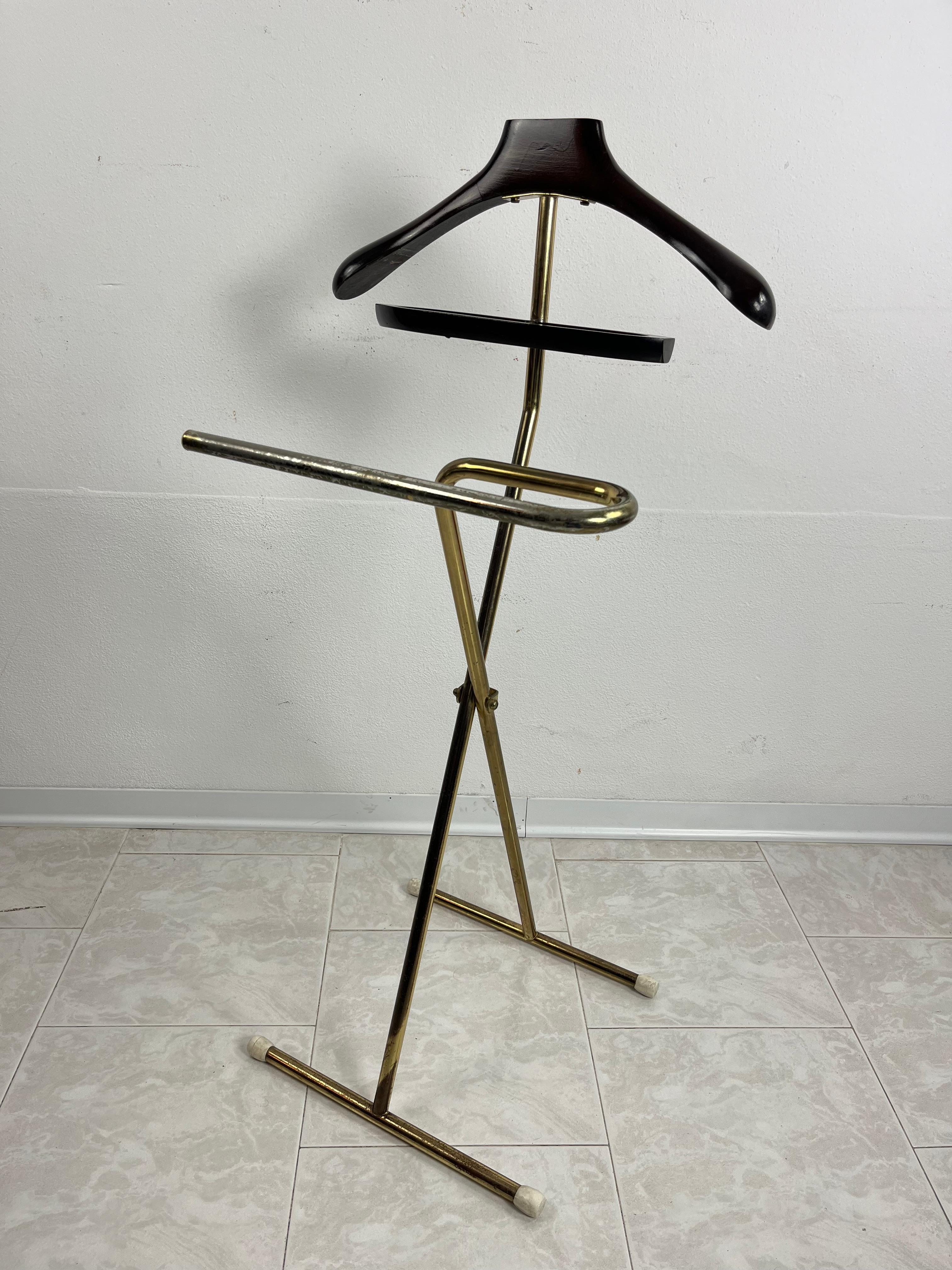Folding Valet Stand Attributed To Ico Parisi  Mid-century Beech and Gilt Metal  For Sale 2