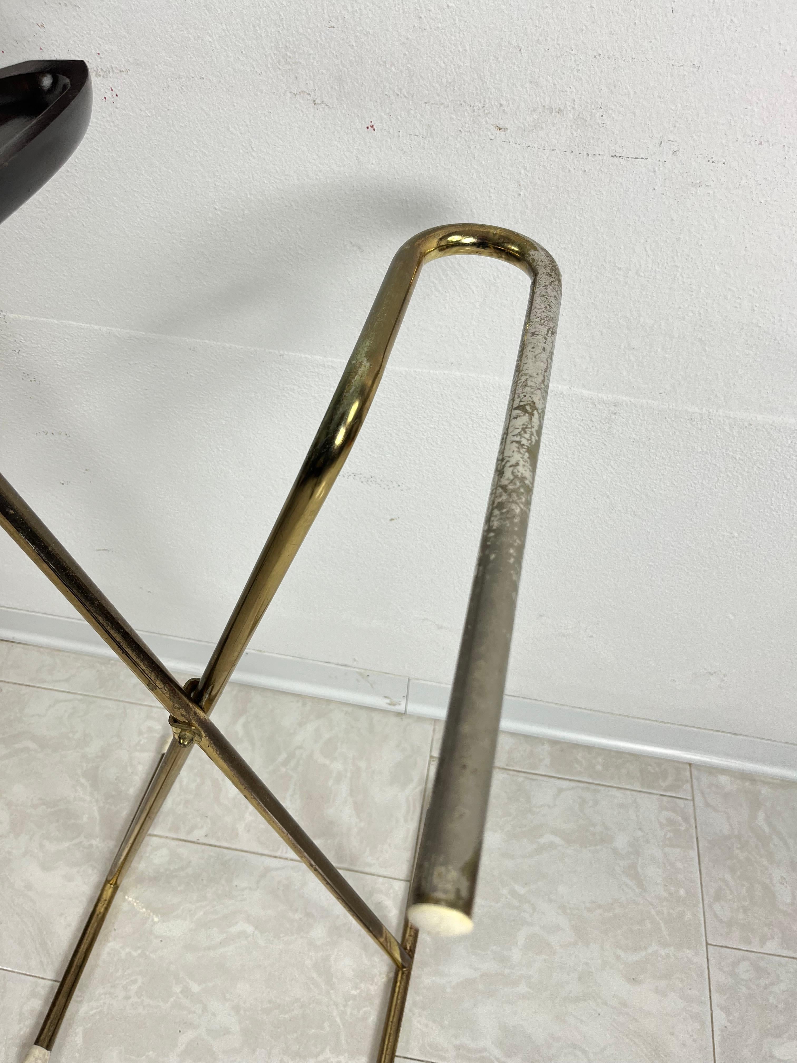 Folding Valet Stand Attributed To Ico Parisi  Mid-century Beech and Gilt Metal  For Sale 4