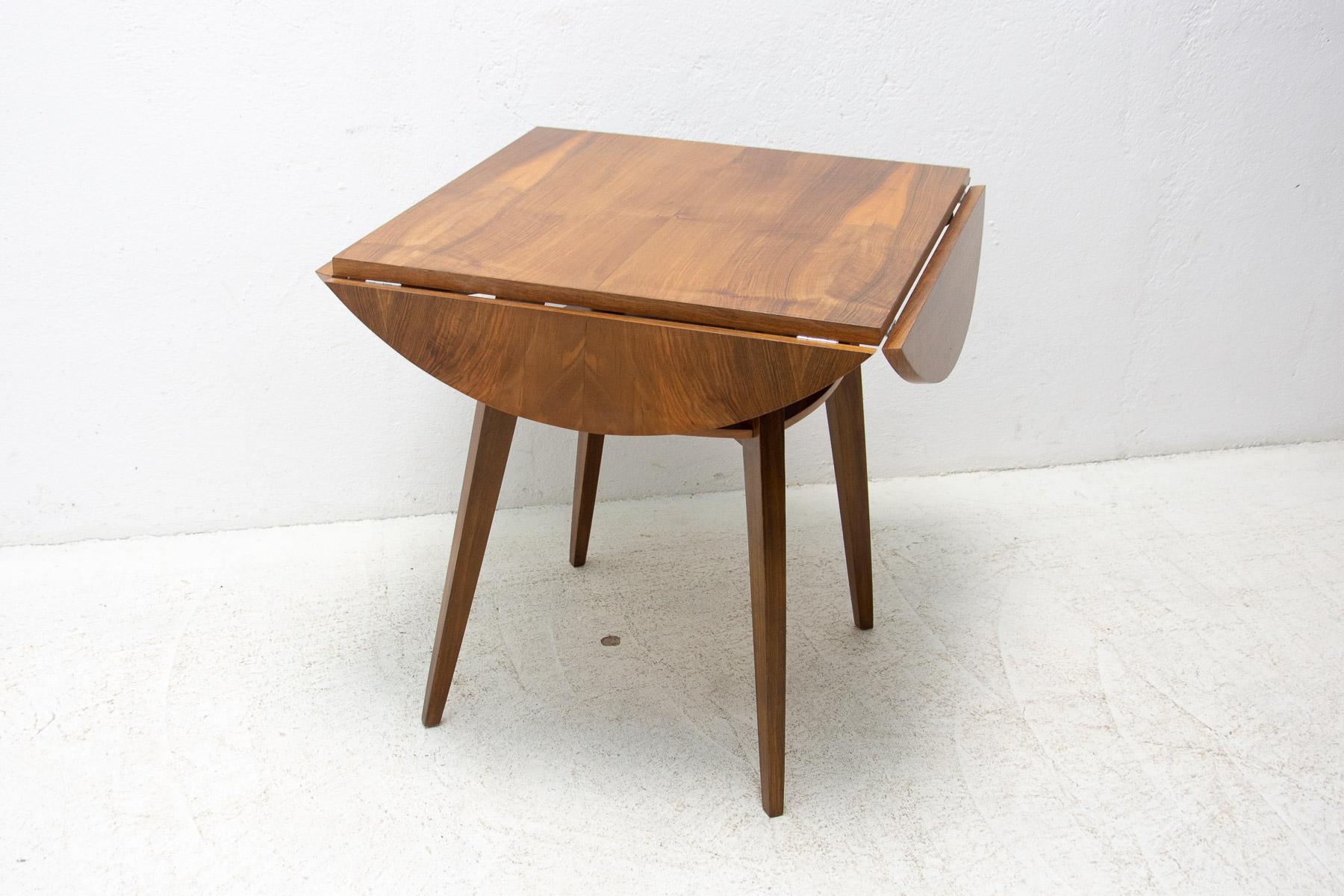 Folding Walnut Coffee Table from the 1950s, Czechoslovakia For Sale 7