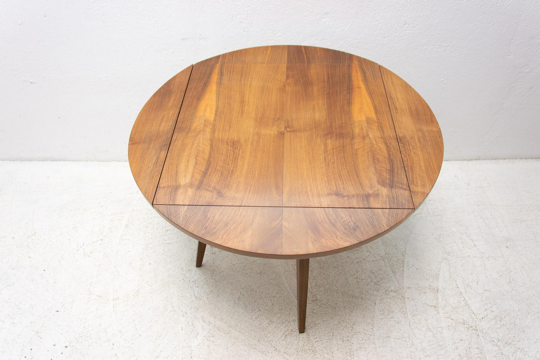 Folding Walnut Coffee Table from the 1950s, Czechoslovakia For Sale 2