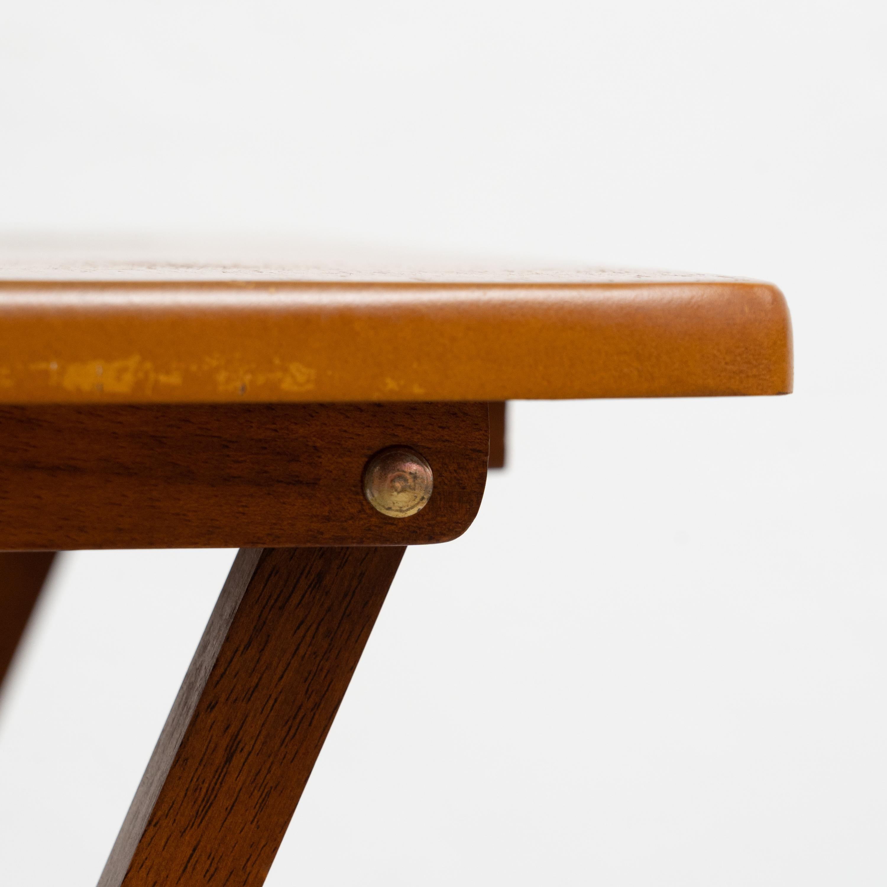 Table en bois Foldes, vers 1960 en vente 7