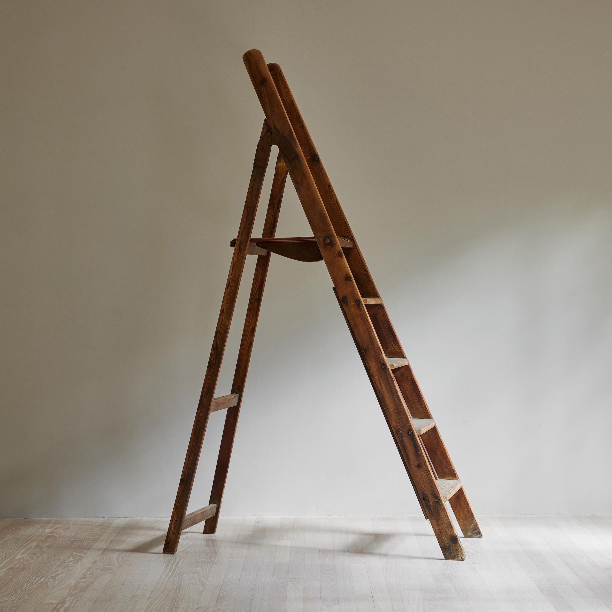 Aesthetic Movement Folding Wooden Library Ladder from Late 19th Century France