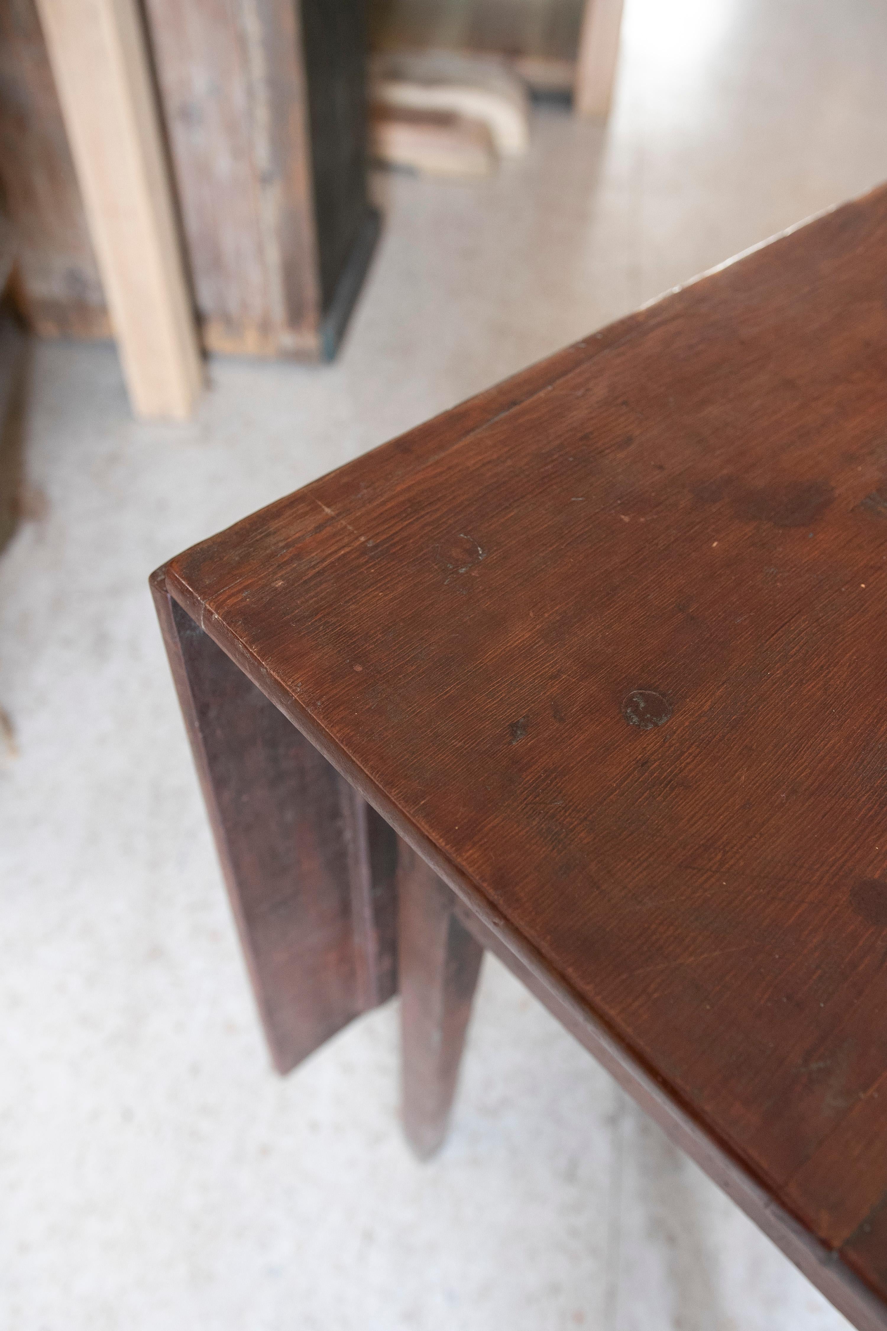 Table d'appoint pliante en bois avec tiroirs latéraux en vente 4