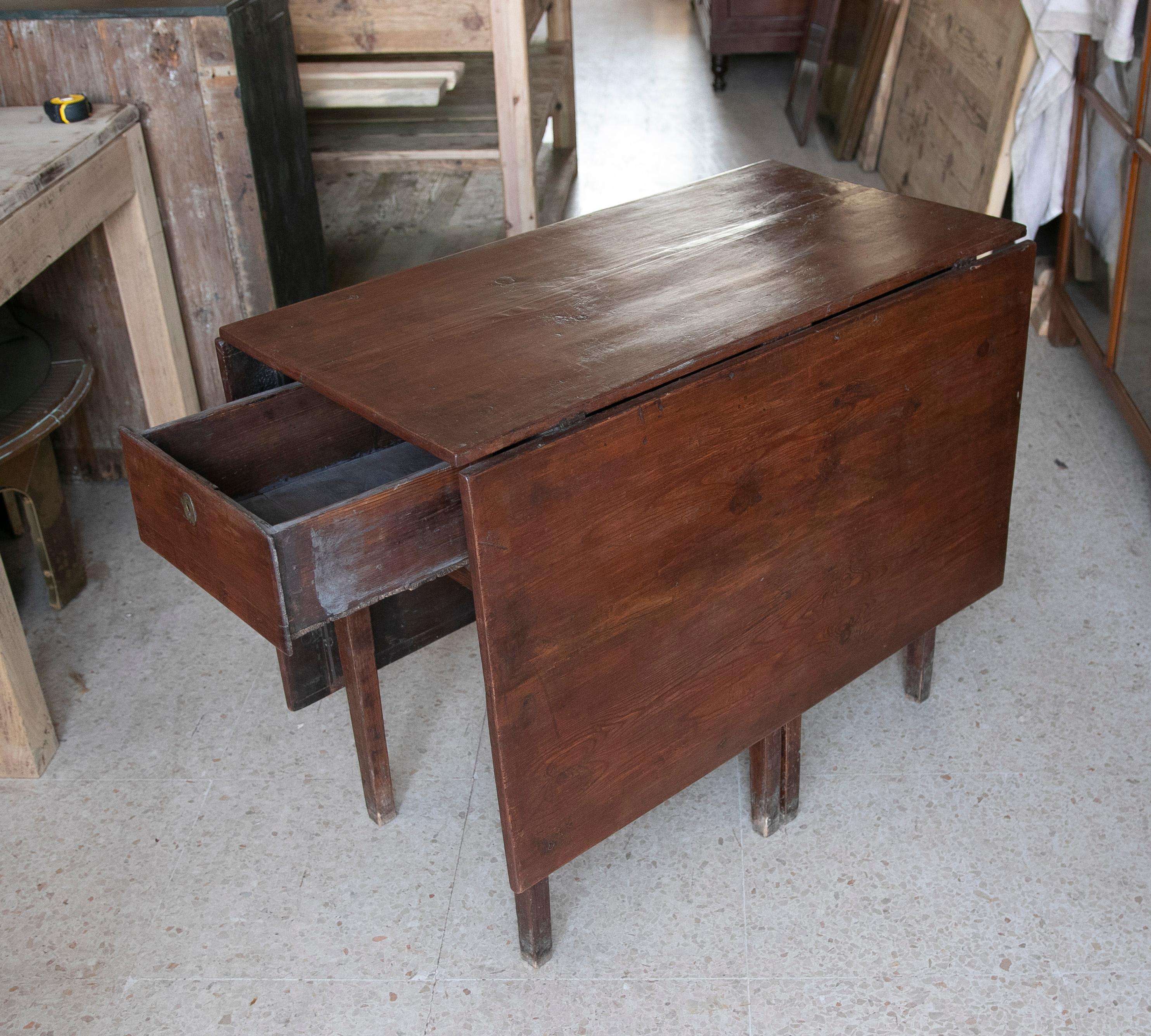 Table pliante en bois avec tiroirs latéraux