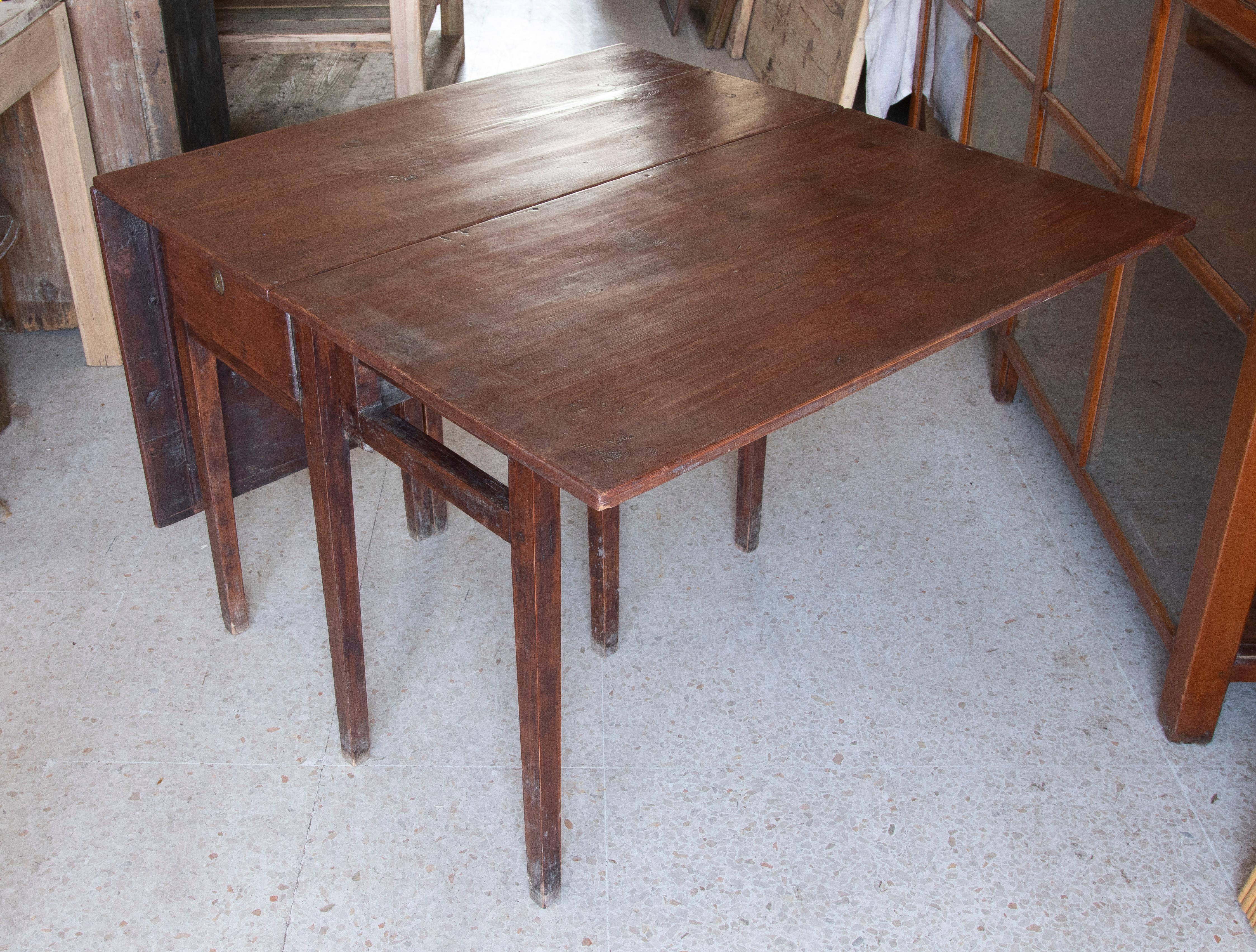 table with folding wings
