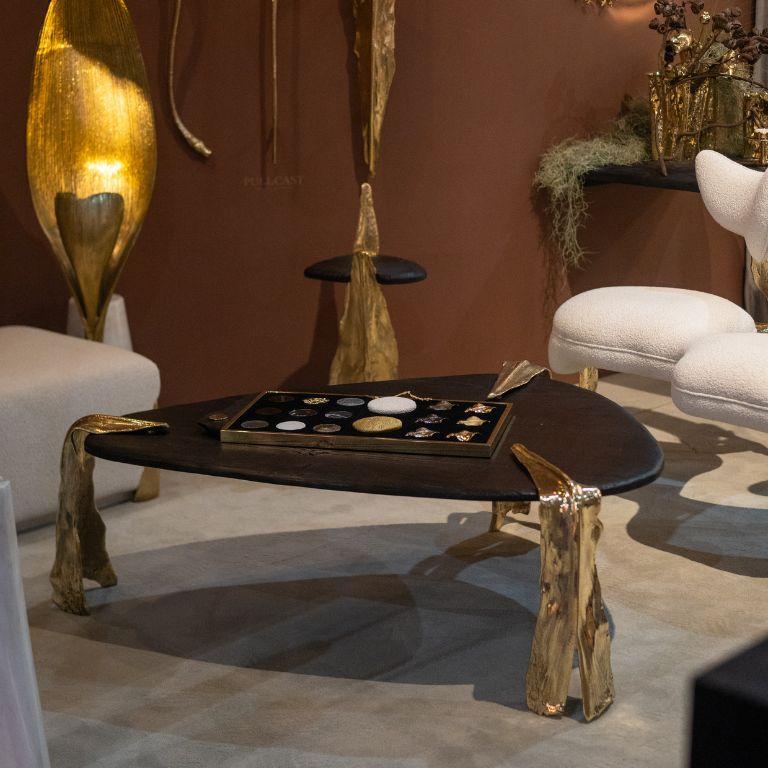 The Folia Center Table is a masterpiece of design, inspired by the timeless beauty of palm bark. Its gracefully crafted form captures the organic elegance of nature, with a shape reminiscent of palm tree textures that unfold in a harmonious and