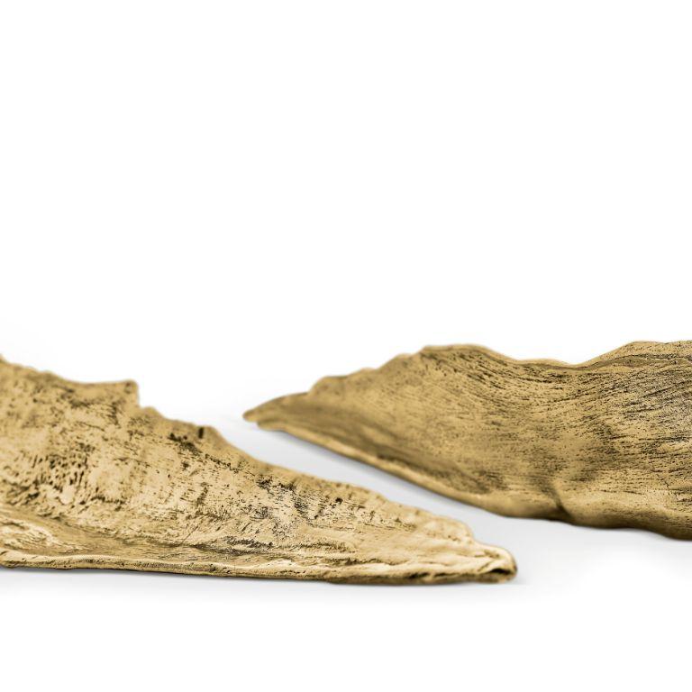 Wir präsentieren Folia, ein exquisites Tablett, das die zeitlose Schönheit der Palmenrinde verkörpert und sorgfältig hergestellt wurde, um Ihren Raum mit königlicher Raffinesse zu verschönern. Dieses atemberaubende Stück besticht durch seine