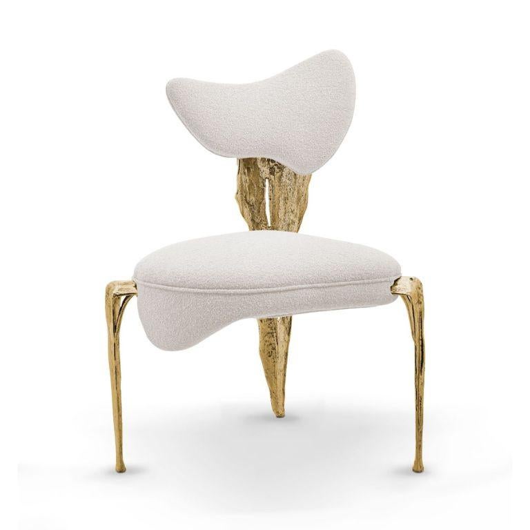 The Folia Chair, in its refined off-white finish, embodies the seamless union of sculptural beauty and functional design. Crafted with exceptional attention to detail, its flowing silhouette draws inspiration from the gentle curves of palm tree