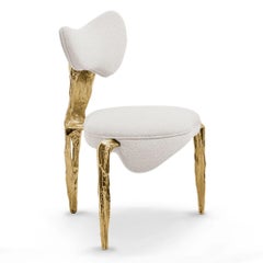 Folia - Sedia scultorea in finitura bianco sporco con Silhouette organica
