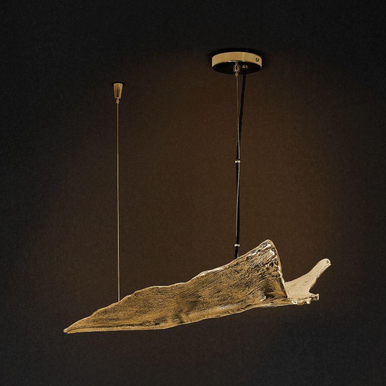 Portoghese Lampada a sospensione Folia Small: Illuminazione in ottone lucido ispirata al tronco di palma in vendita