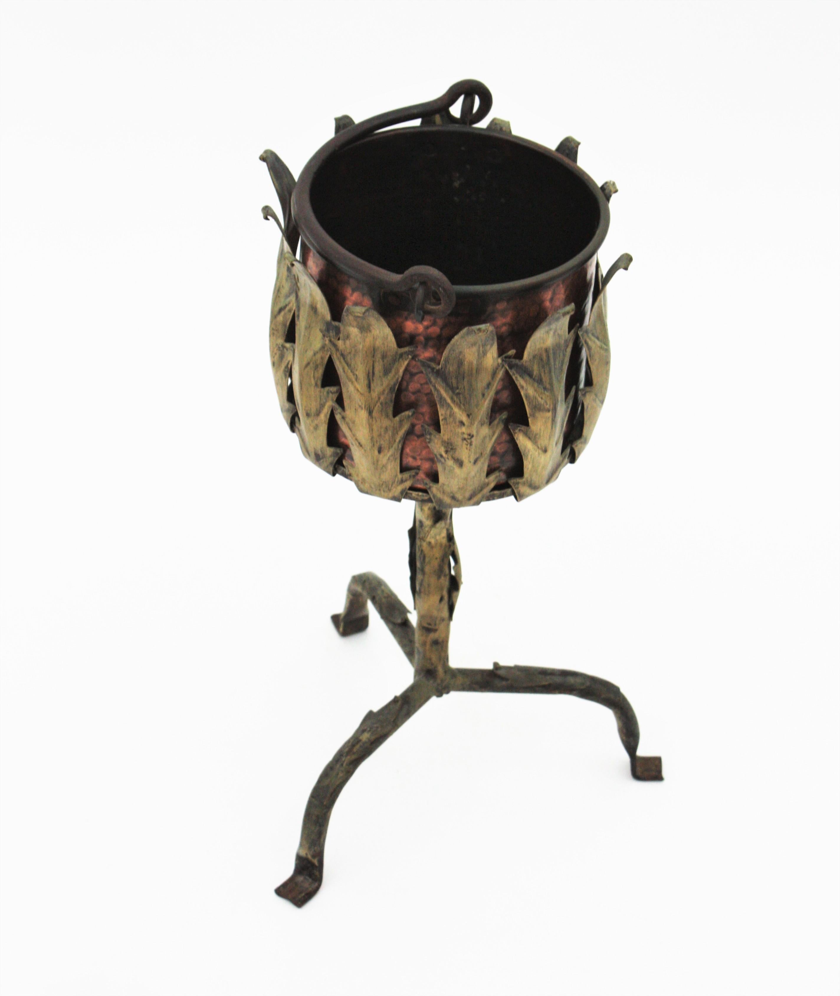 Foliage Champagne or Wine Cooler Stand Ice Bucket in Gilt Iron and Copper For Sale 3