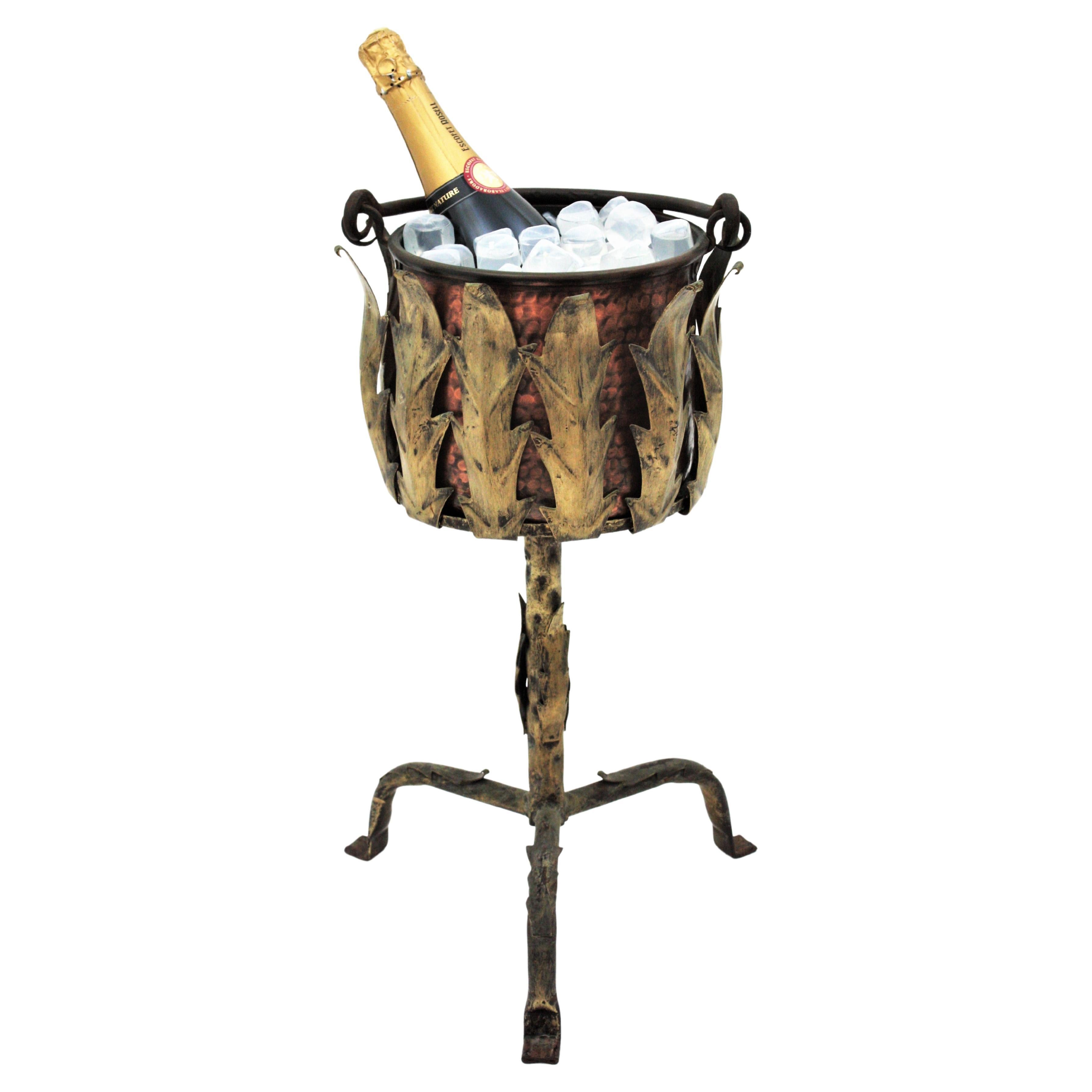 Champagner- oder Weinkühlerständer aus vergoldetem Eisen und Kupfer mit Blattwerk